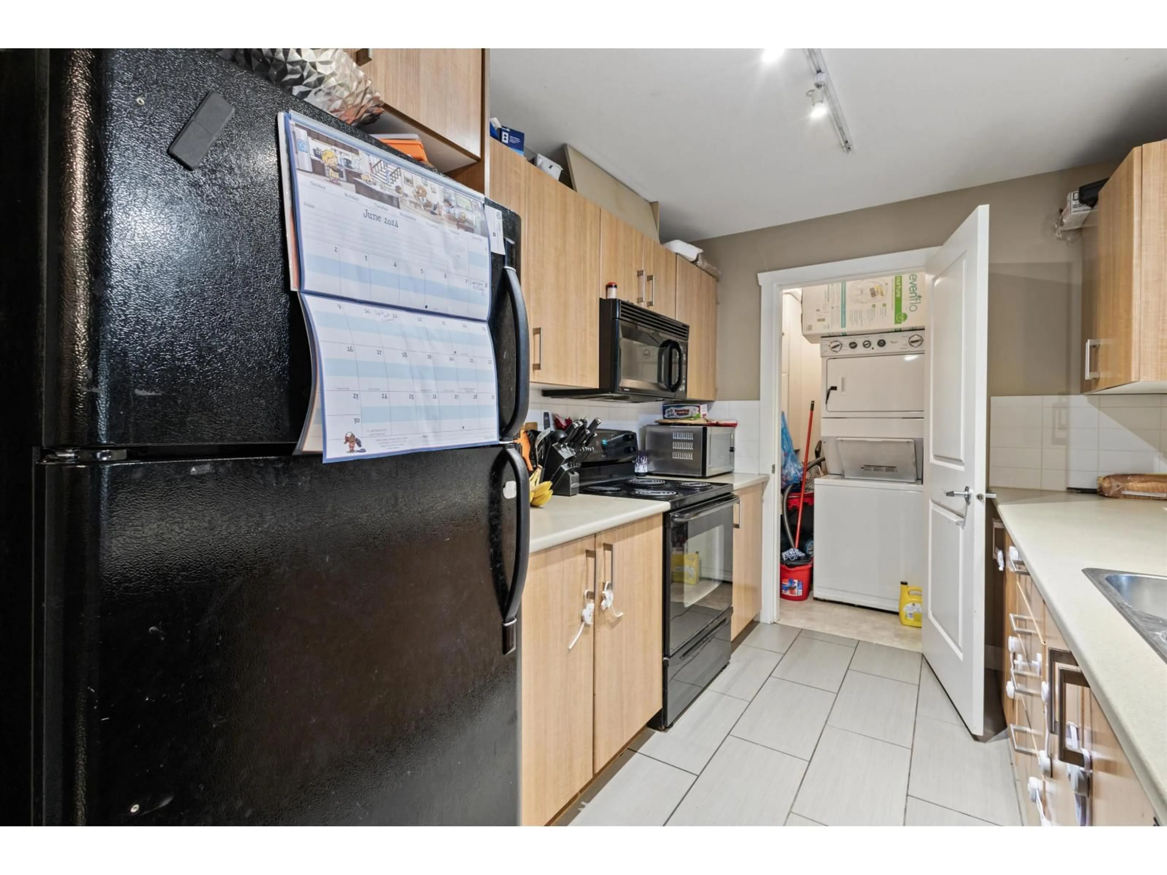 Standard kitchen, unknown for 404 - 45561 YALE ROAD, Chilliwack British Columbia V2P0A8