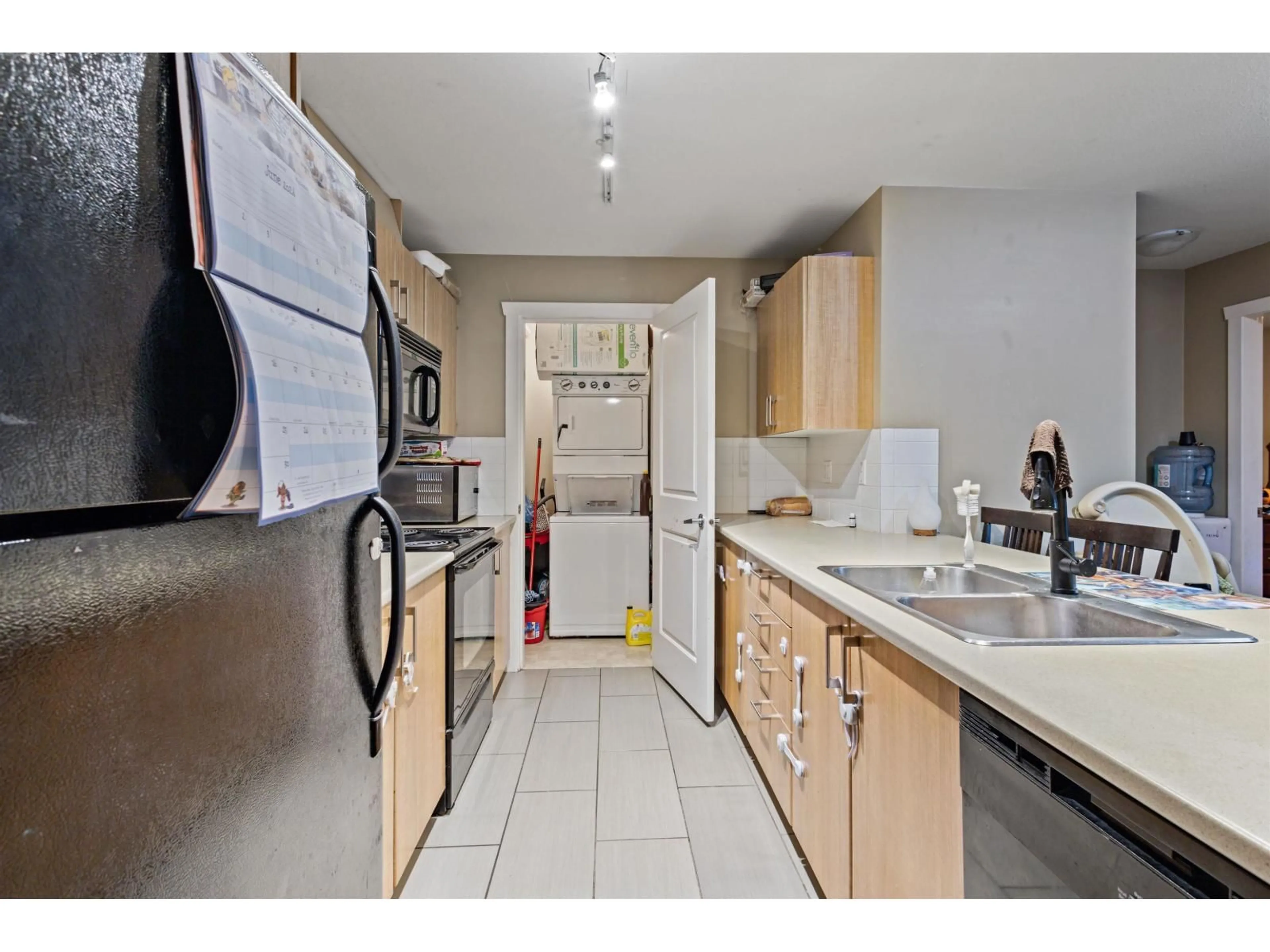 Standard kitchen, unknown for 404 - 45561 YALE ROAD, Chilliwack British Columbia V2P0A8