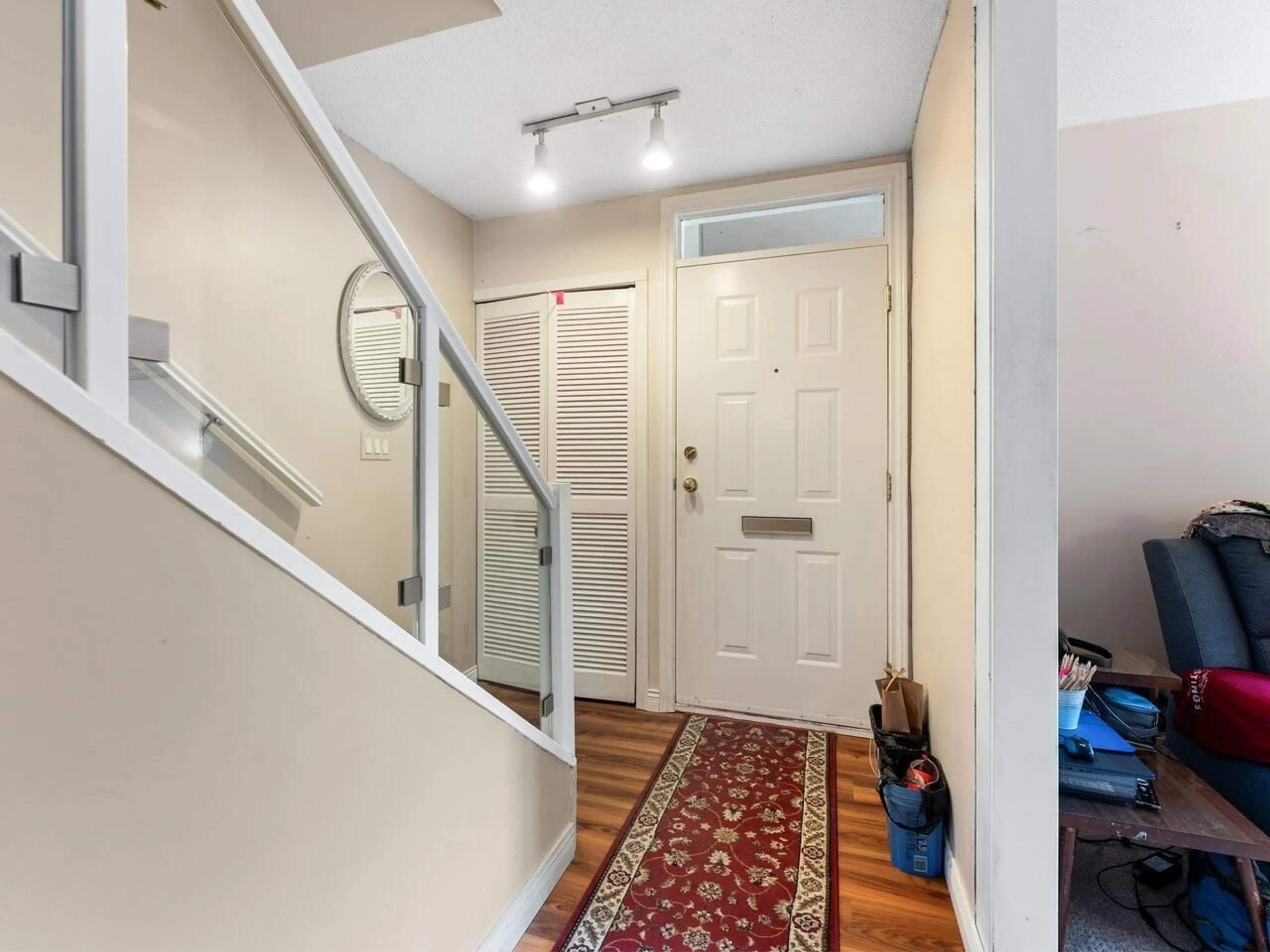 Indoor entryway for 5 - 10595 153 STREET, Surrey British Columbia V3R4H8