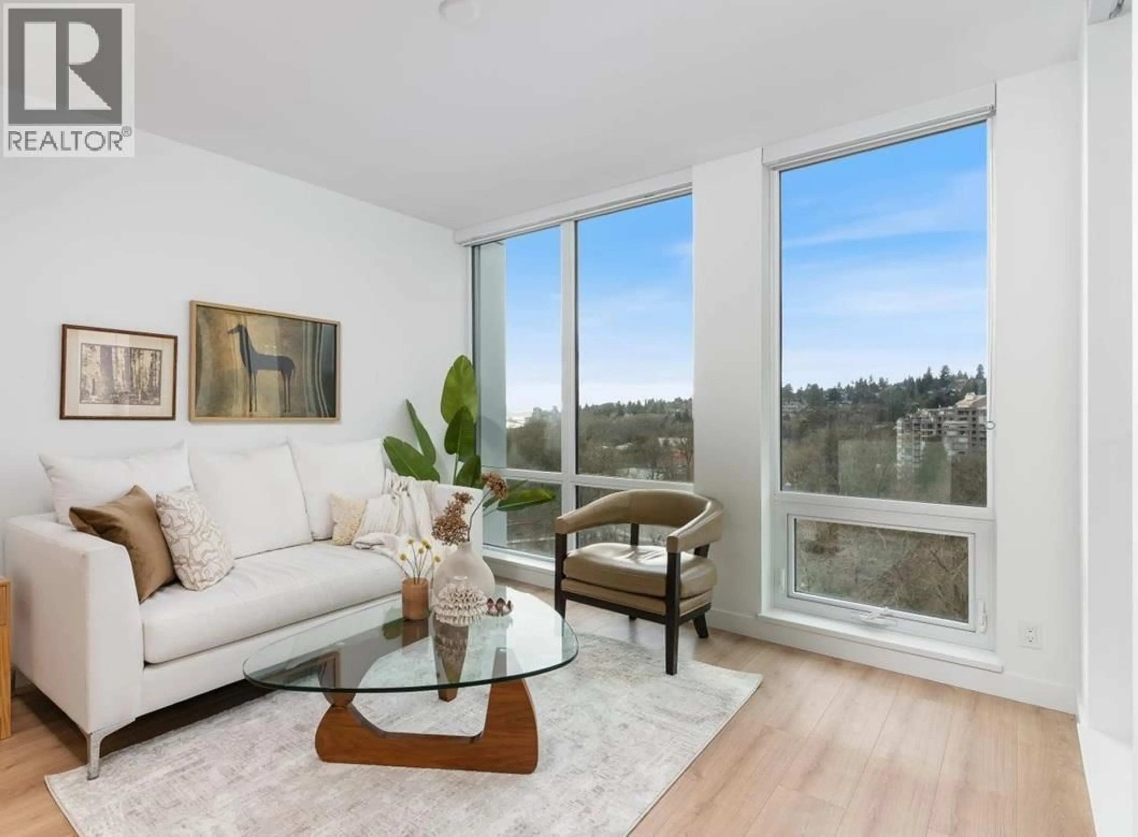 Living room with furniture, wood/laminate floor for 1509 - 1500 FERN STREET, North Vancouver British Columbia V7J0E6