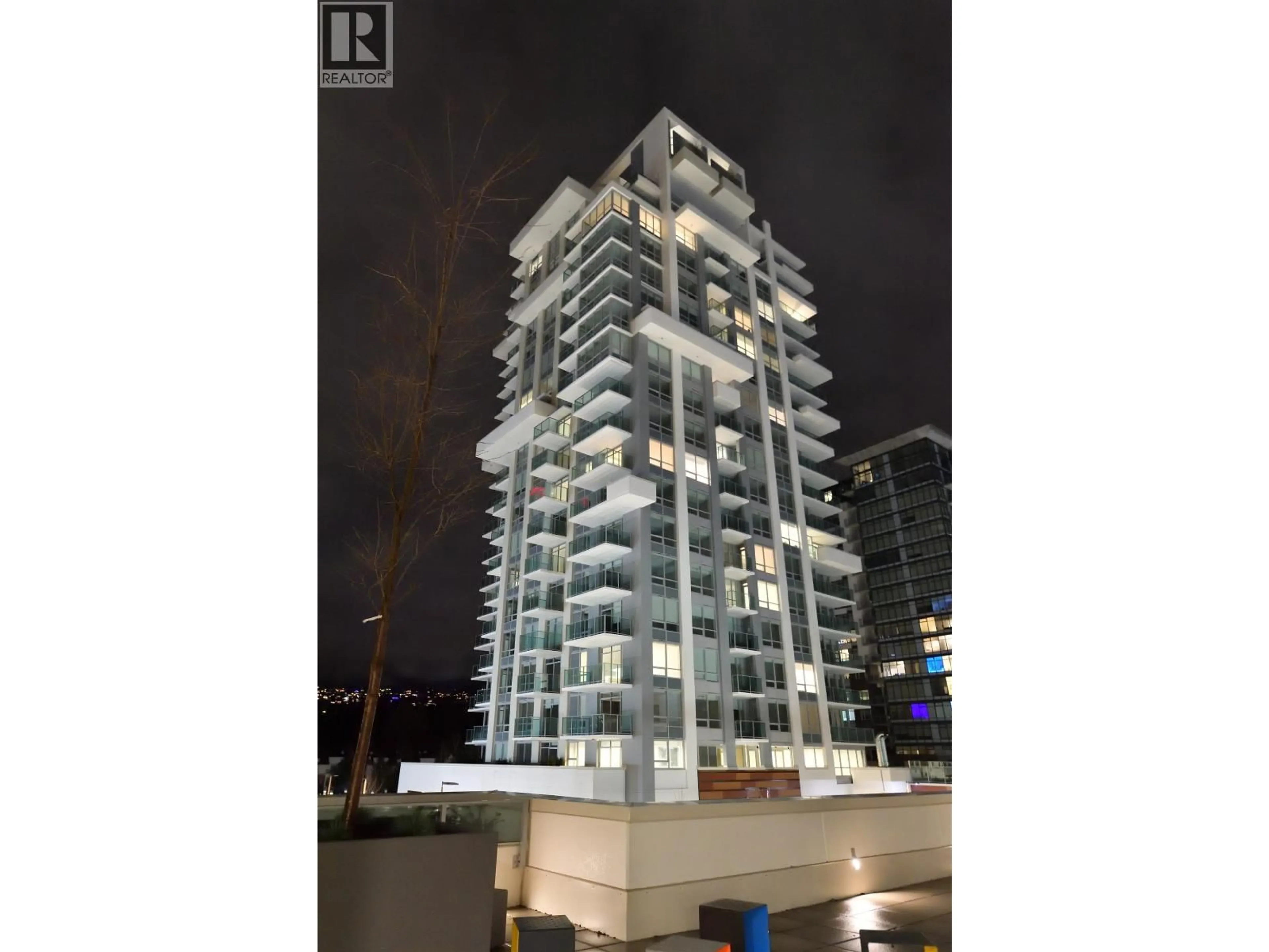 Indoor foyer for 1703 - 1675 LIONS GATE LANE, North Vancouver British Columbia V7P3B4