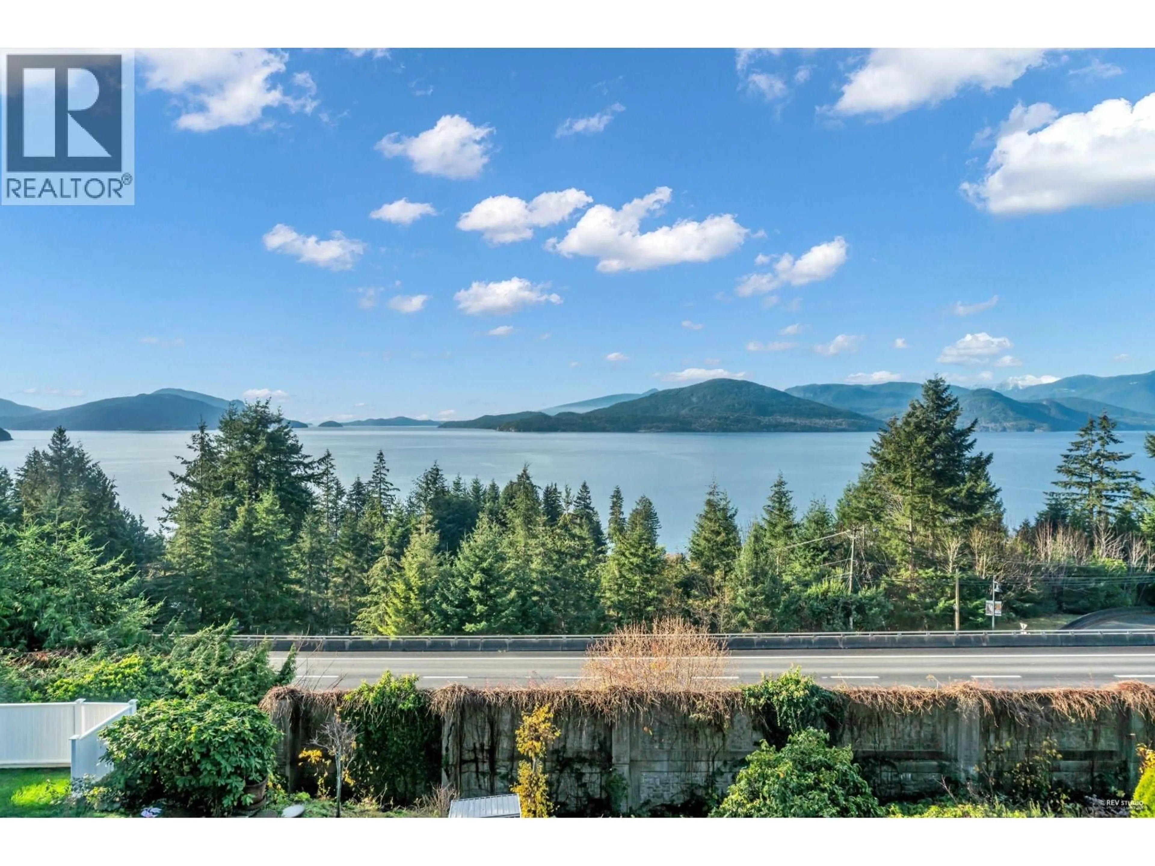 A pic from outside/outdoor area/front of a property/back of a property/a pic from drone, water/lake/river/ocean view for 432 CROSSCREEK ROAD, Lions Bay British Columbia V0V0V0