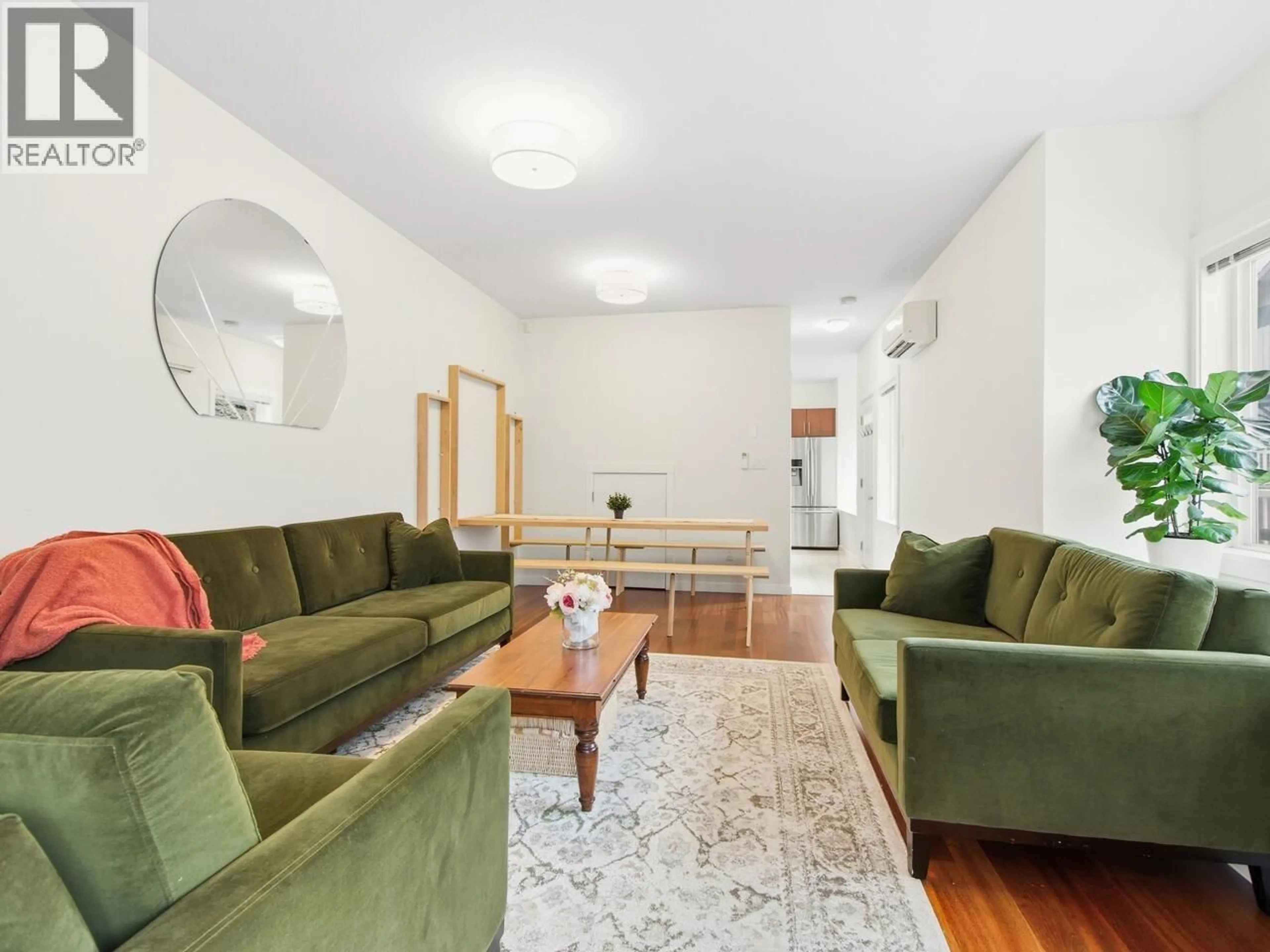 Living room with furniture, unknown for 1 - 7136 18TH AVENUE, Burnaby British Columbia V3N1H1