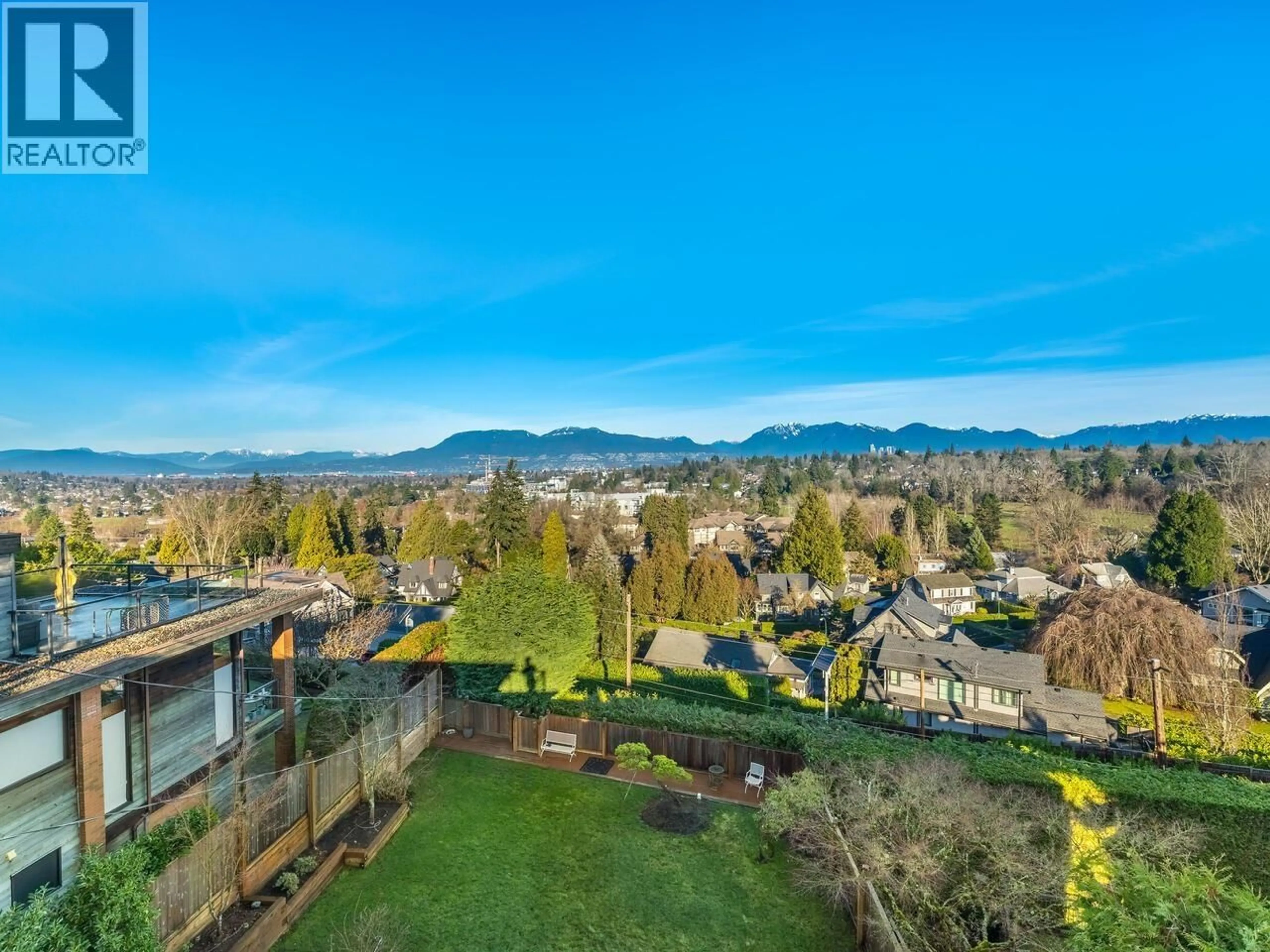 A pic from outside/outdoor area/front of a property/back of a property/a pic from drone, mountain view for 1987 35TH AVENUE, Vancouver British Columbia V6M1H8
