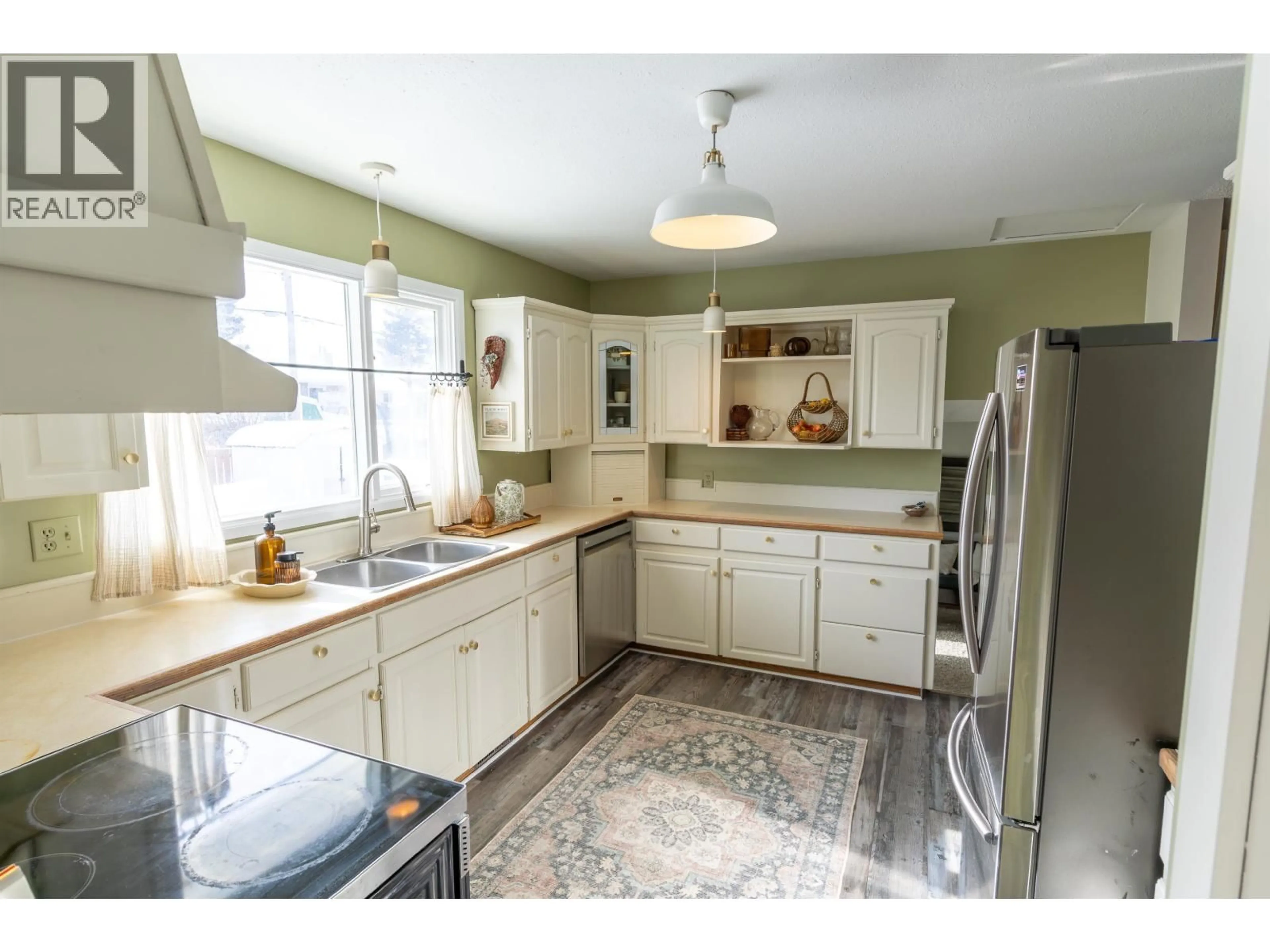 Standard kitchen, ceramic/tile floor for 10511 113 AVENUE, Fort St. John British Columbia V2K1T2