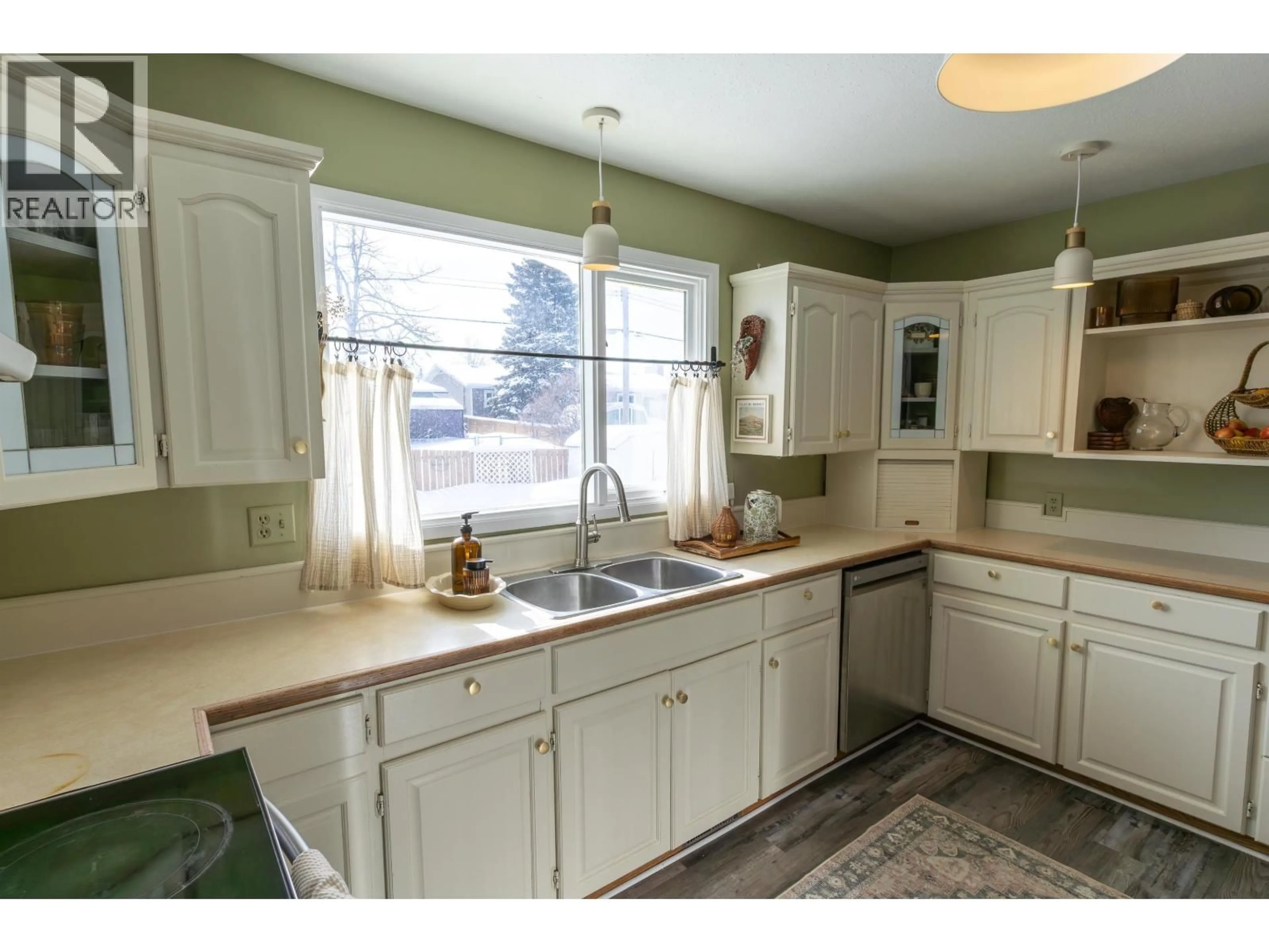 Open concept kitchen, ceramic/tile floor for 10511 113 AVENUE, Fort St. John British Columbia V2K1T2