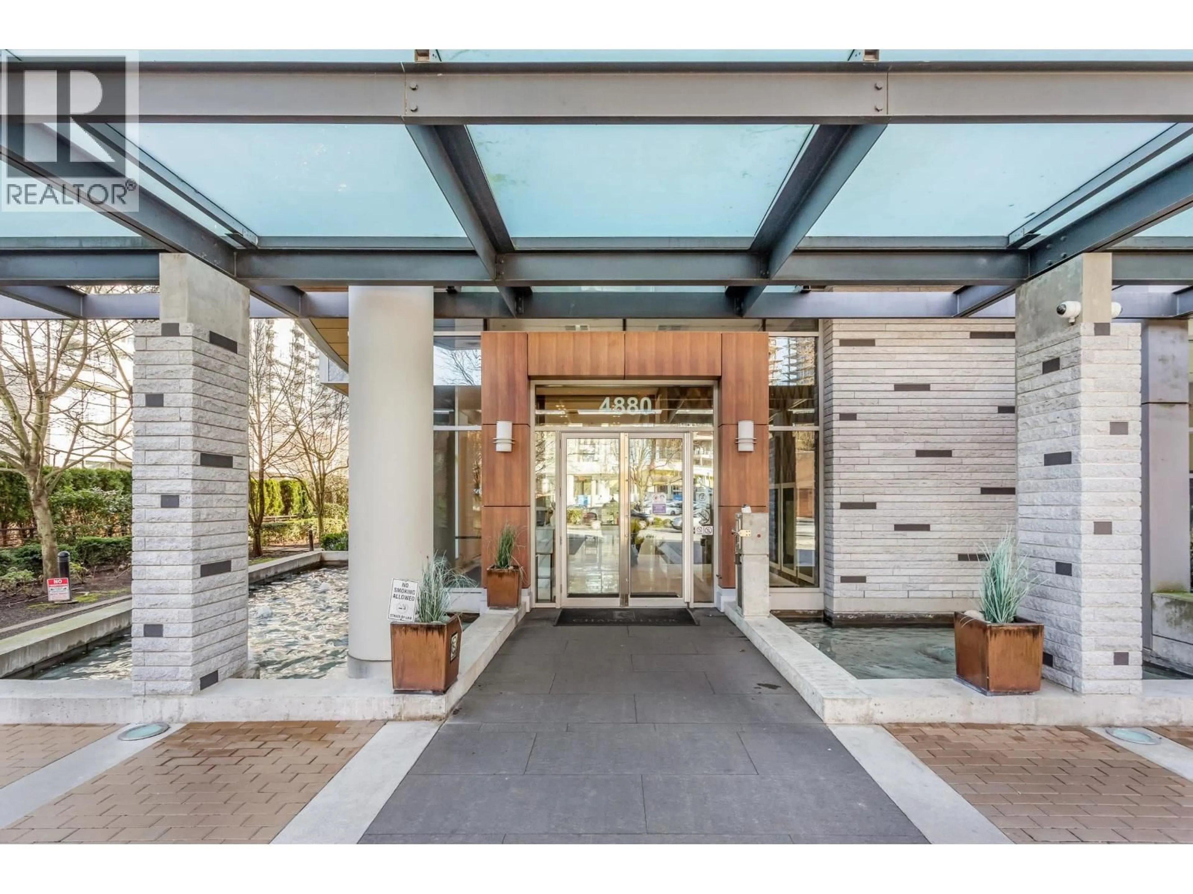 Indoor foyer for 3806 - 4880 BENNETT STREET, Burnaby British Columbia V5H0C1