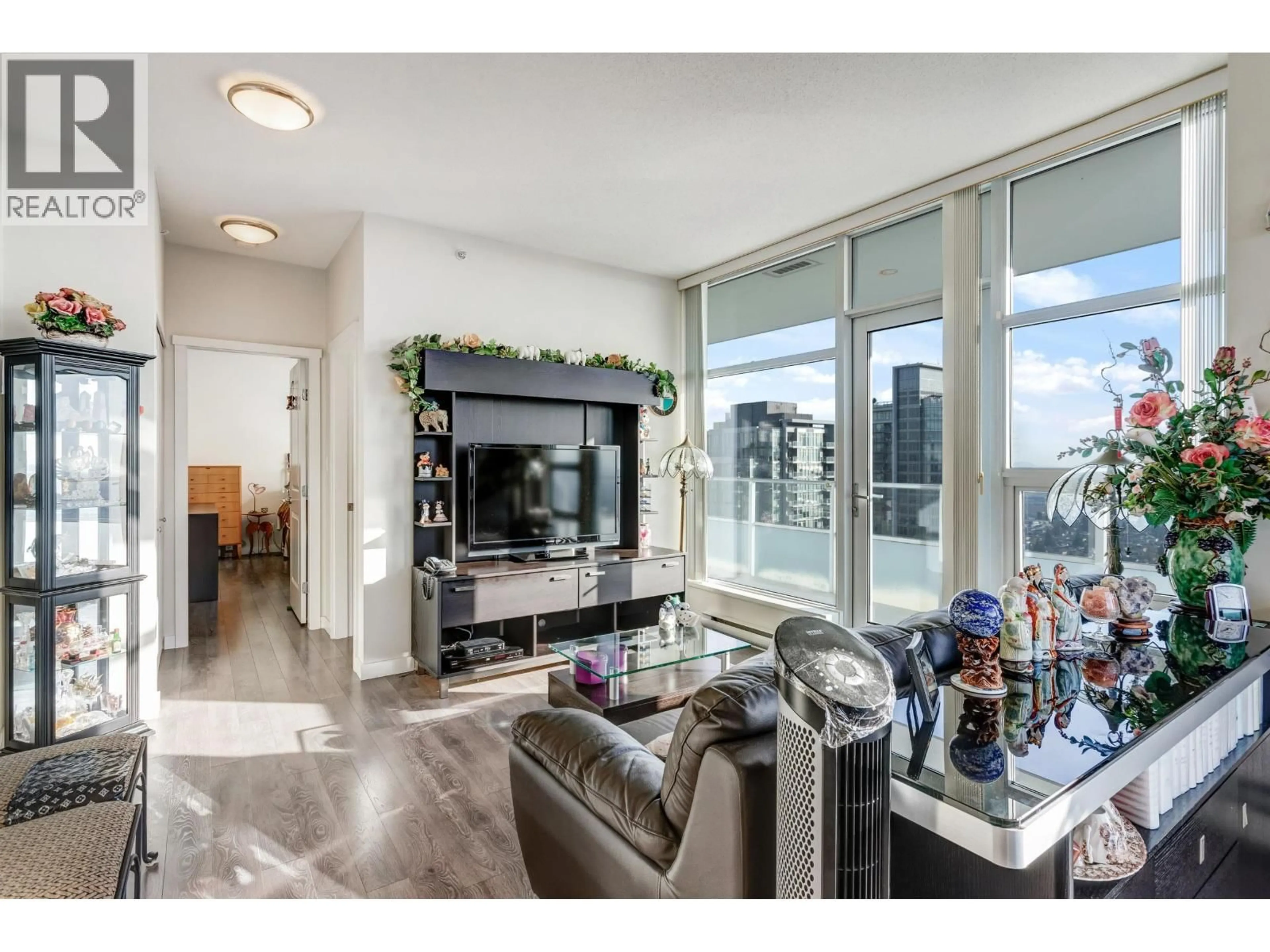 Living room with furniture, unknown for 3806 - 4880 BENNETT STREET, Burnaby British Columbia V5H0C1