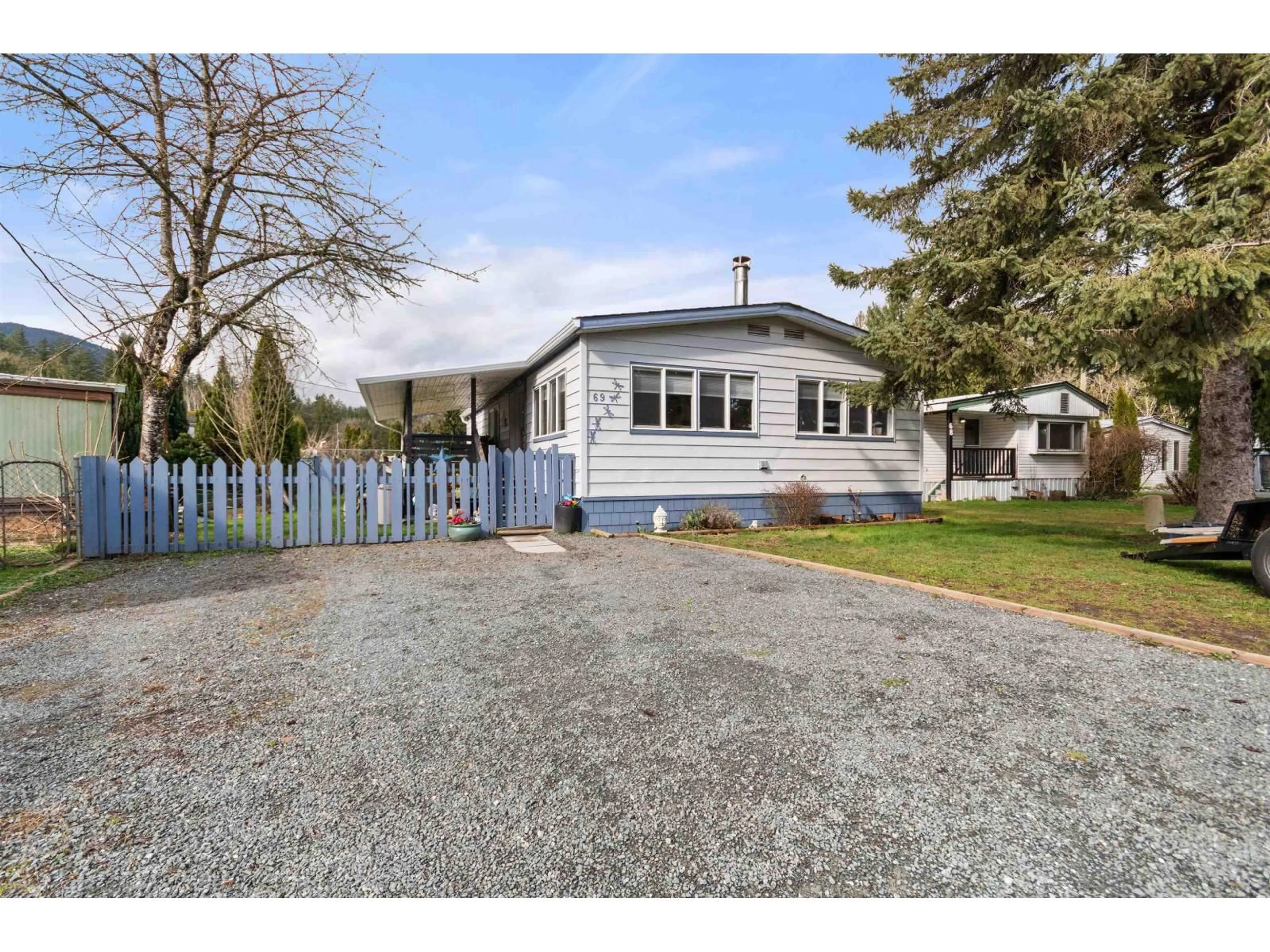 A pic from outside/outdoor area/front of a property/back of a property/a pic from drone, street for 69 - 3942 COLUMBIA VALLEY HWY, Cultus Lake British Columbia V2R5B3