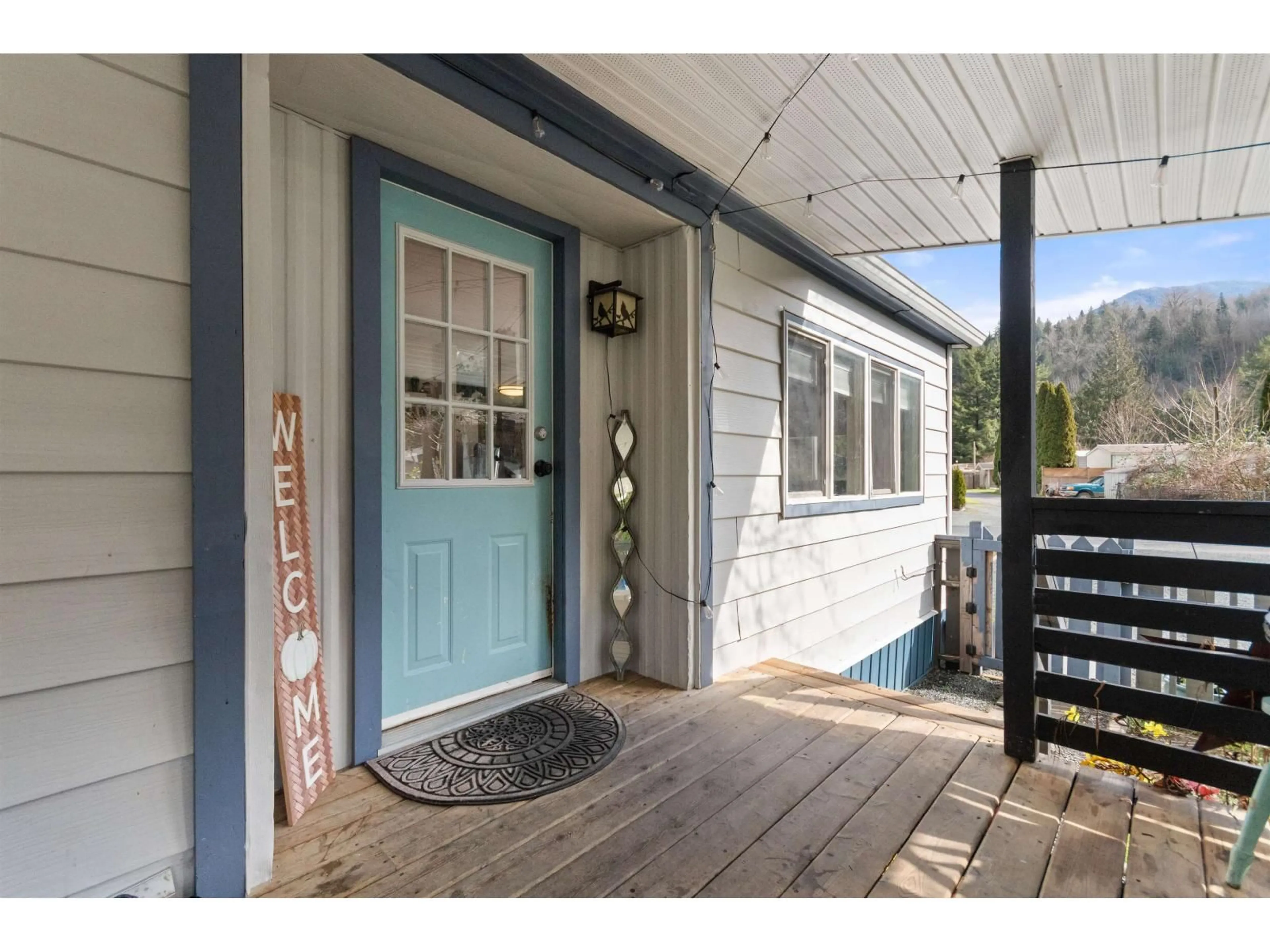 Indoor entryway for 69 - 3942 COLUMBIA VALLEY HWY, Cultus Lake British Columbia V2R5B3