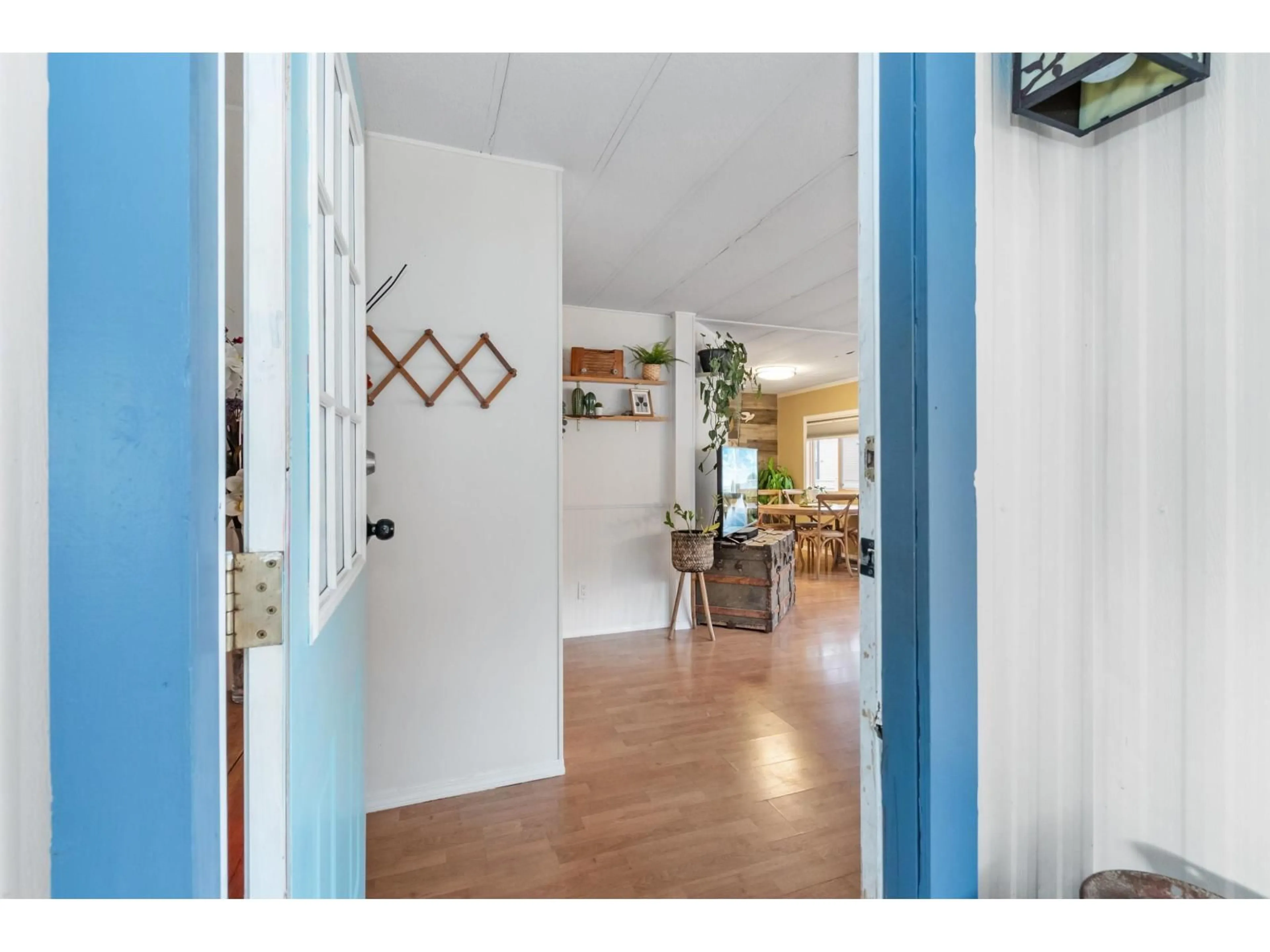 Indoor entryway for 69 - 3942 COLUMBIA VALLEY HWY, Cultus Lake British Columbia V2R5B3