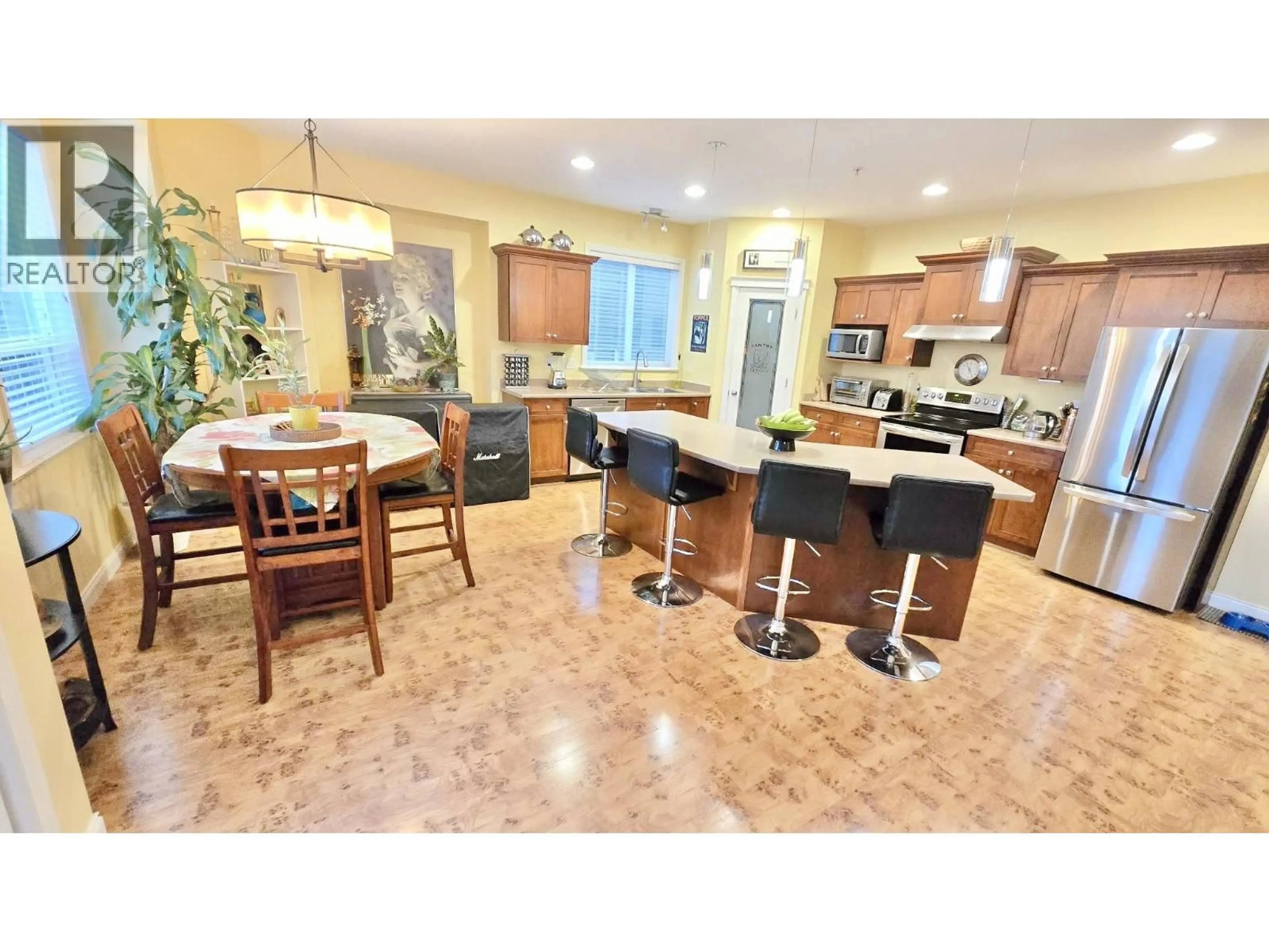 Open concept kitchen, ceramic/tile floor for 116 - 21868 LOUGHEED HIGHWAY, Maple Ridge British Columbia V2X2S4