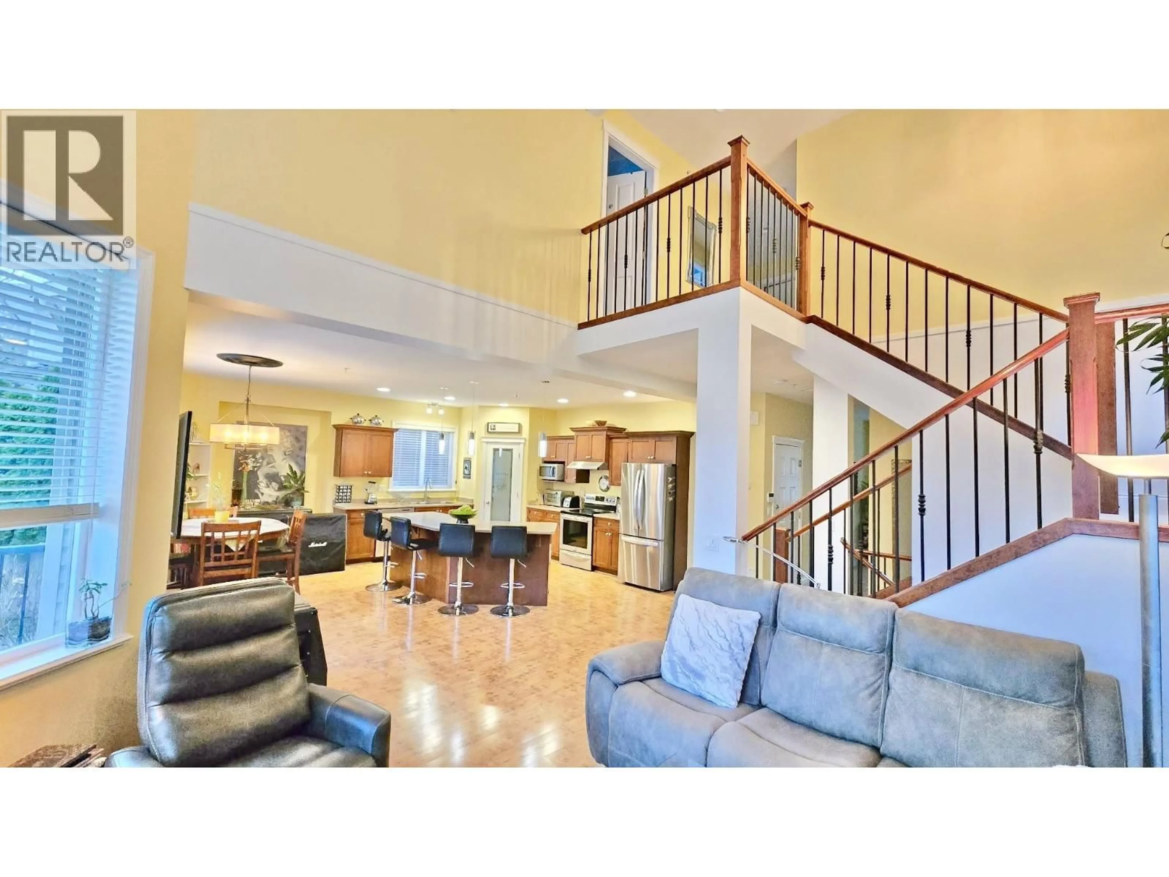 Indoor foyer for 116 - 21868 LOUGHEED HIGHWAY, Maple Ridge British Columbia V2X2S4