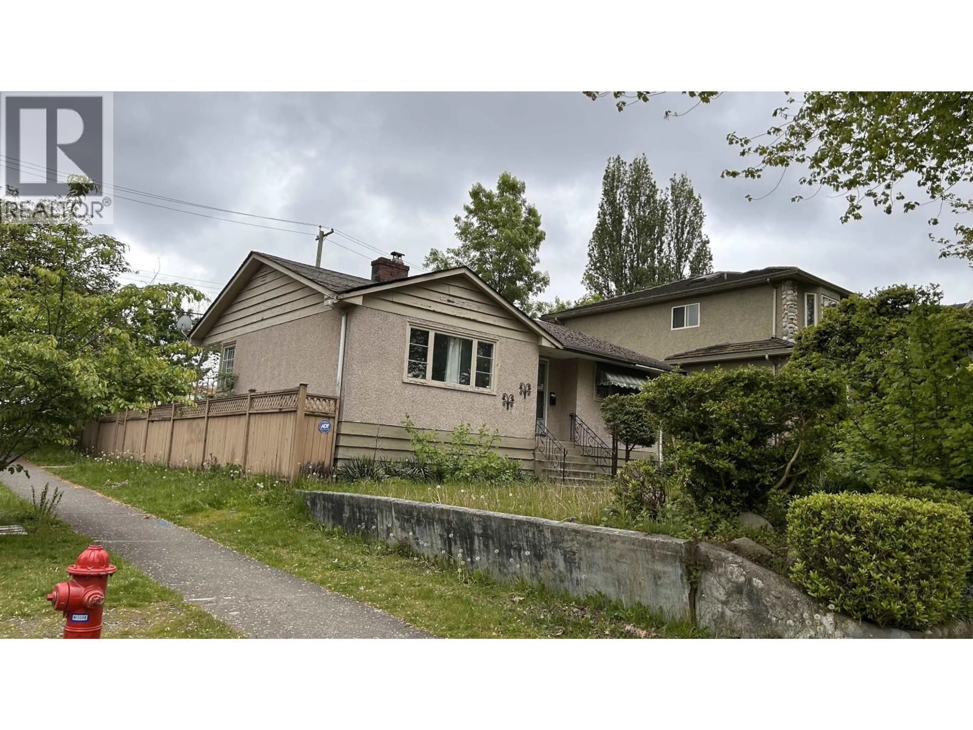 A pic from outside/outdoor area/front of a property/back of a property/a pic from drone, street for 2306 RUPERT STREET, Vancouver British Columbia V5M3T1