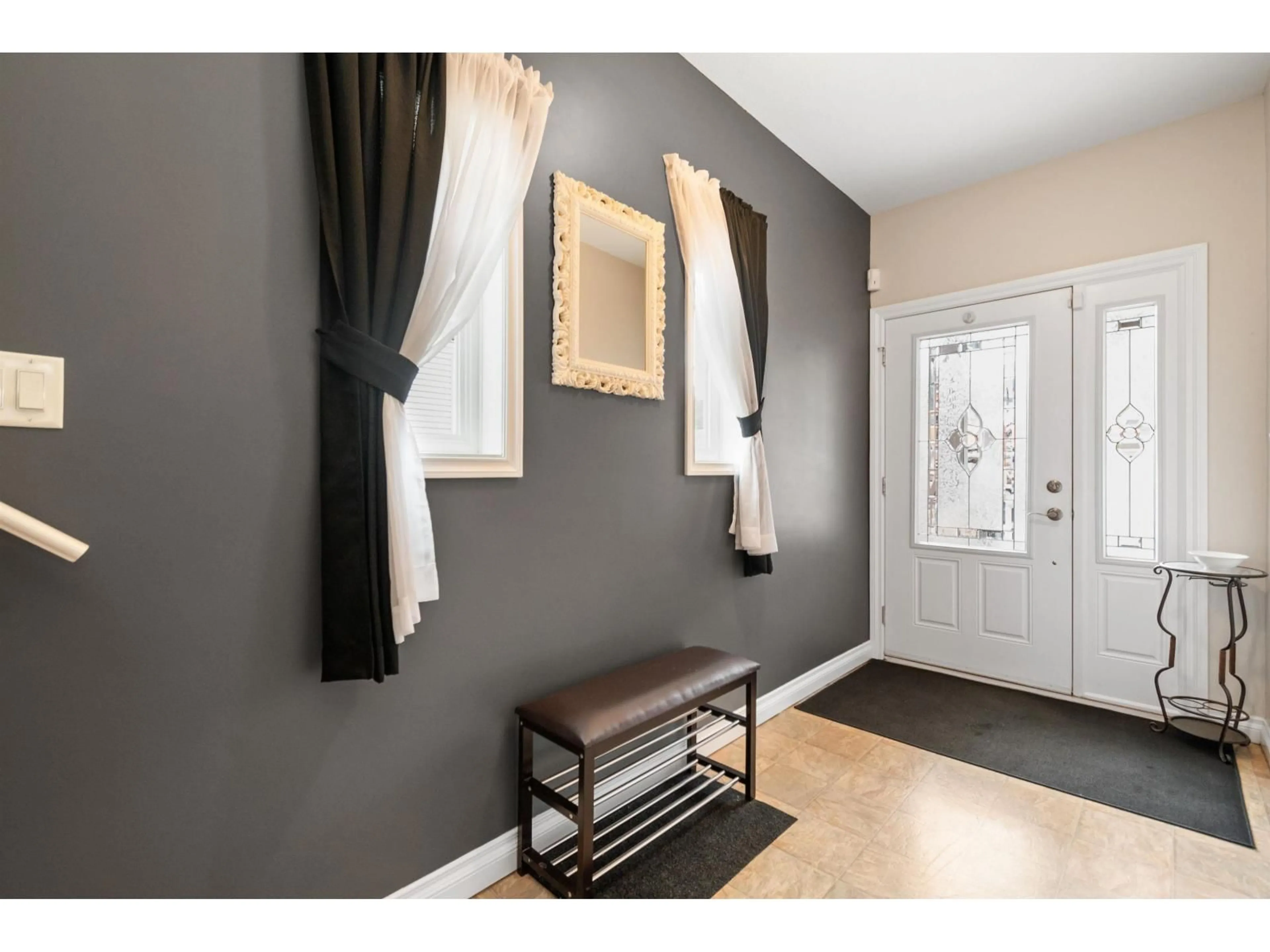 Indoor entryway for 66022 PARK AVENUE, Hope British Columbia V0X1L1