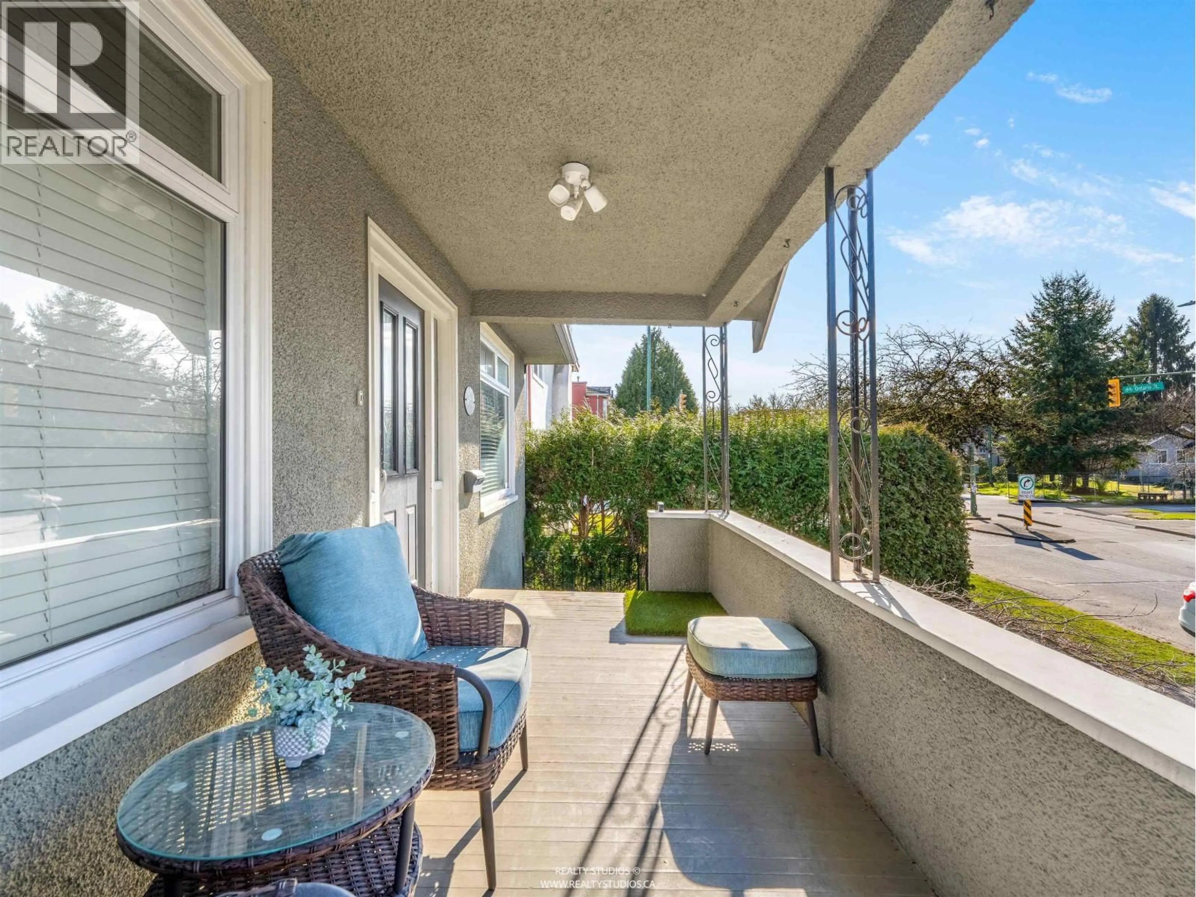 Patio, street for 4072 ONTARIO STREET, Vancouver British Columbia V5V3G5