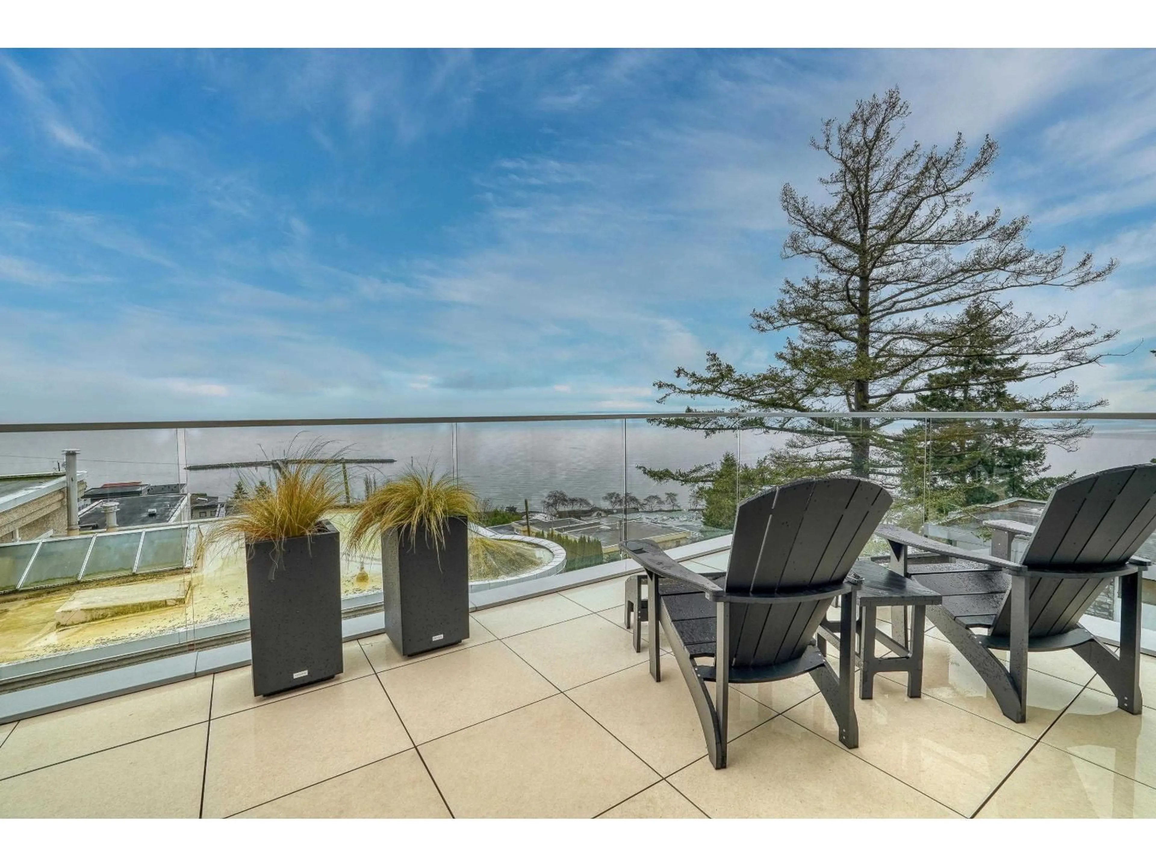 Patio, water/lake/river/ocean view for 15046 BUENA VISTA AVENUE, White Rock British Columbia V4B1X9
