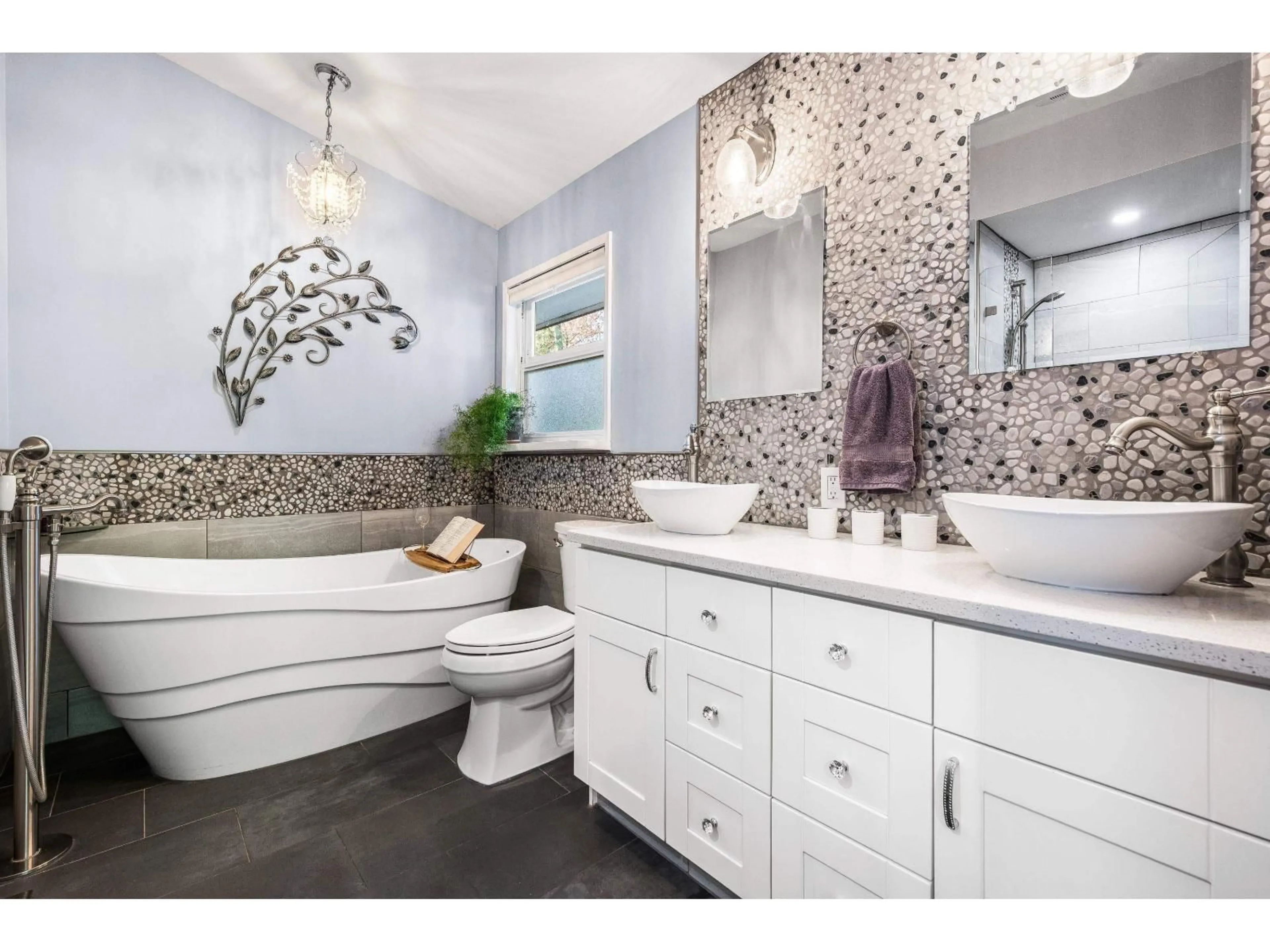 Contemporary bathroom, ceramic/tile floor for 4895 SOUTHSIDE ROAD, Chilliwack British Columbia V2R4T6