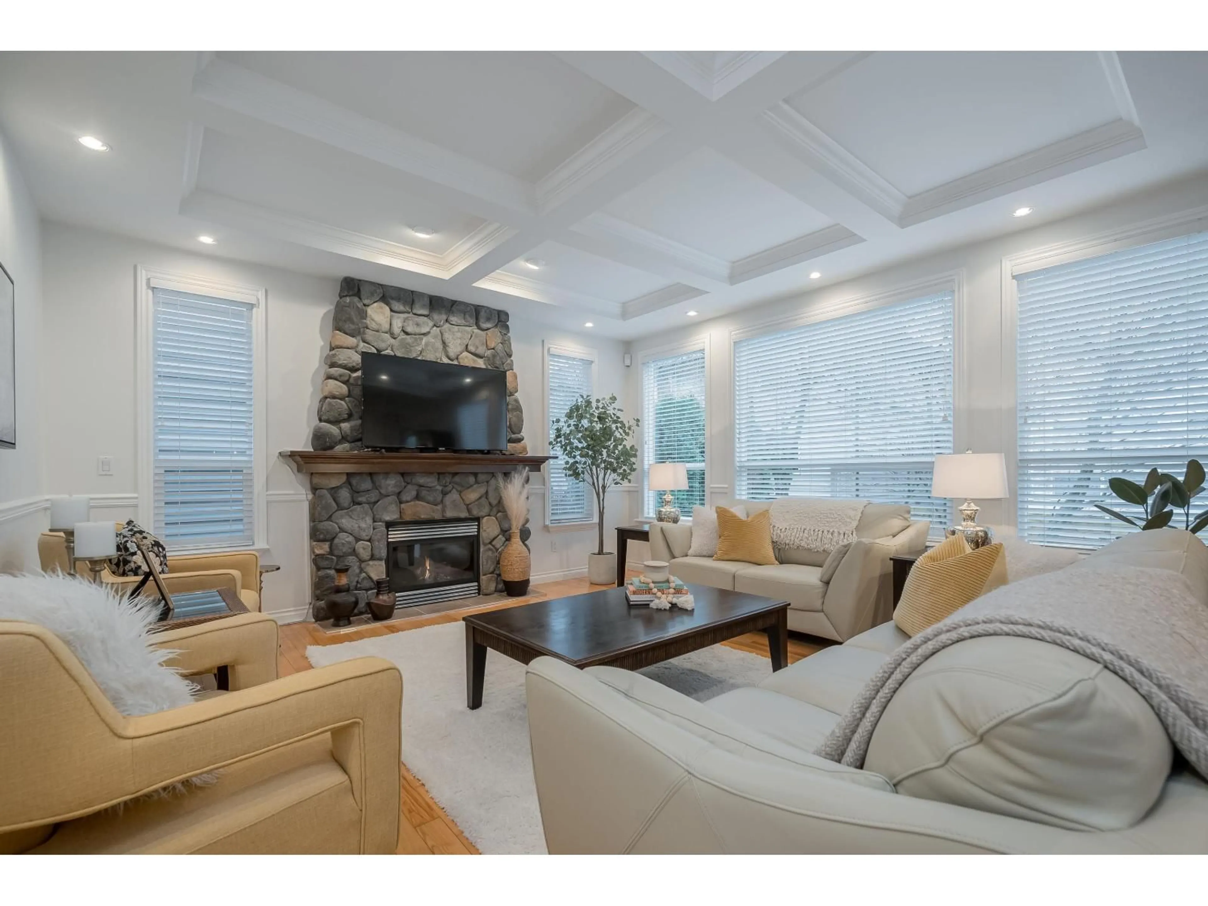 Living room with furniture, unknown for 21650 91 AVENUE, Langley British Columbia V1M4C9