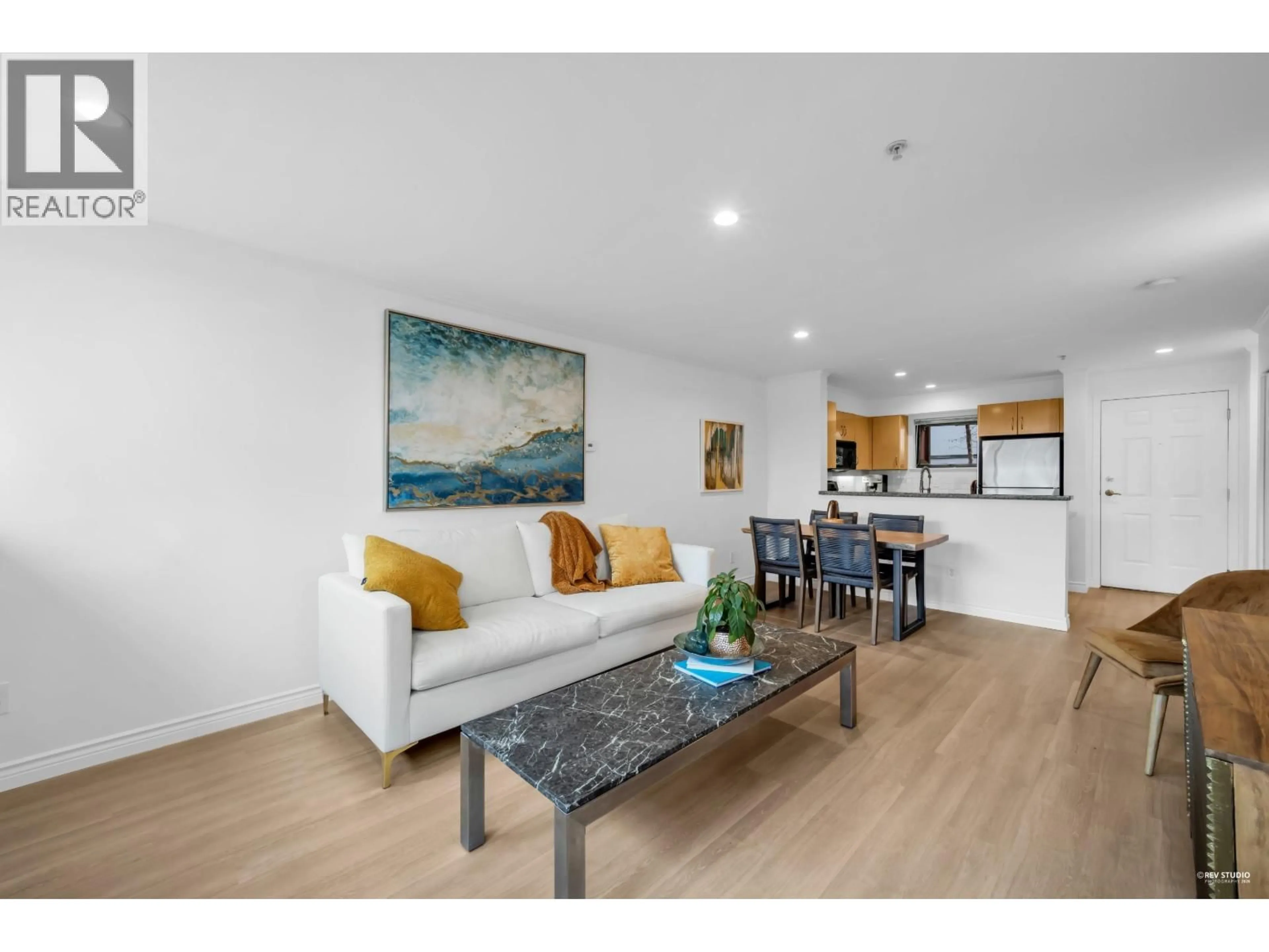 Living room with furniture, wood/laminate floor for 207 - 305 LONSDALE AVENUE, North Vancouver British Columbia V7M2G3