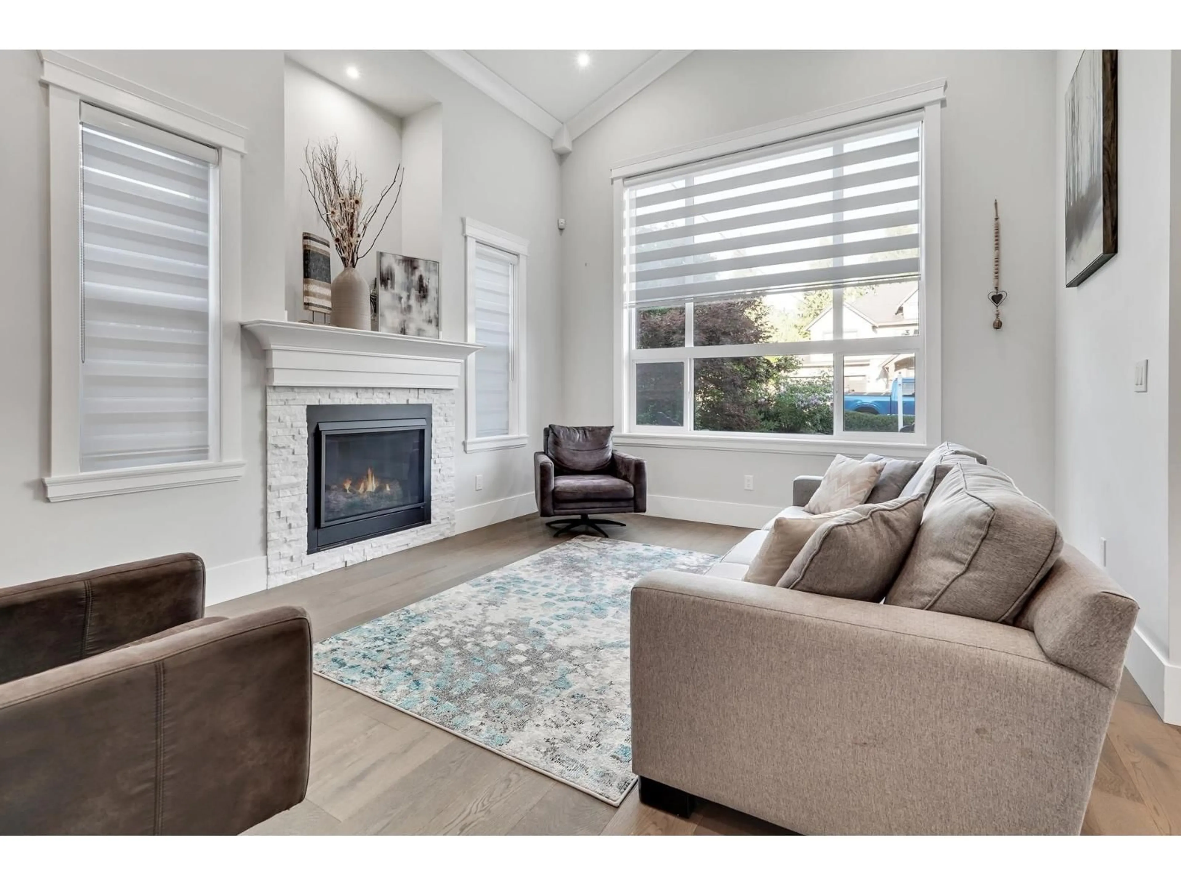 Living room with furniture, unknown for 2285 124 STREET, Surrey British Columbia V4A3M6