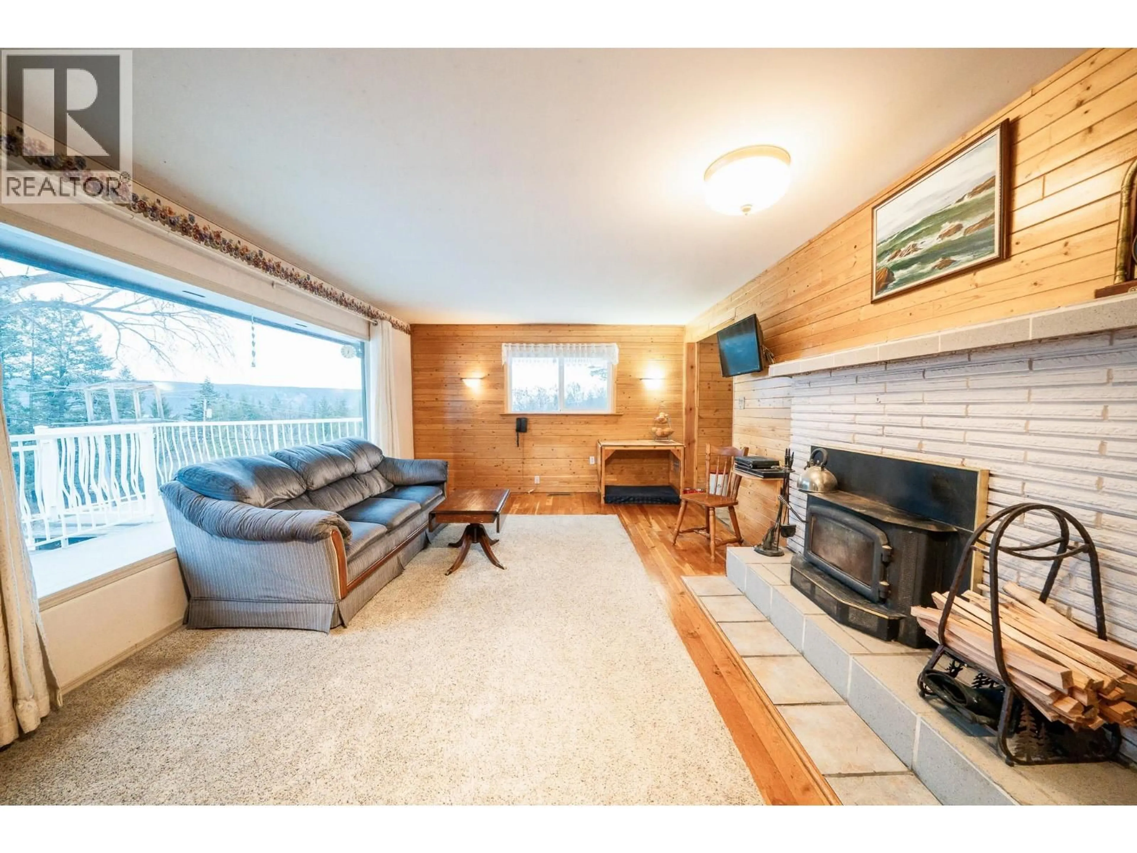 Living room with furniture, wood/laminate floor for 633 HODGSON ROAD, Williams Lake British Columbia V2G3P8