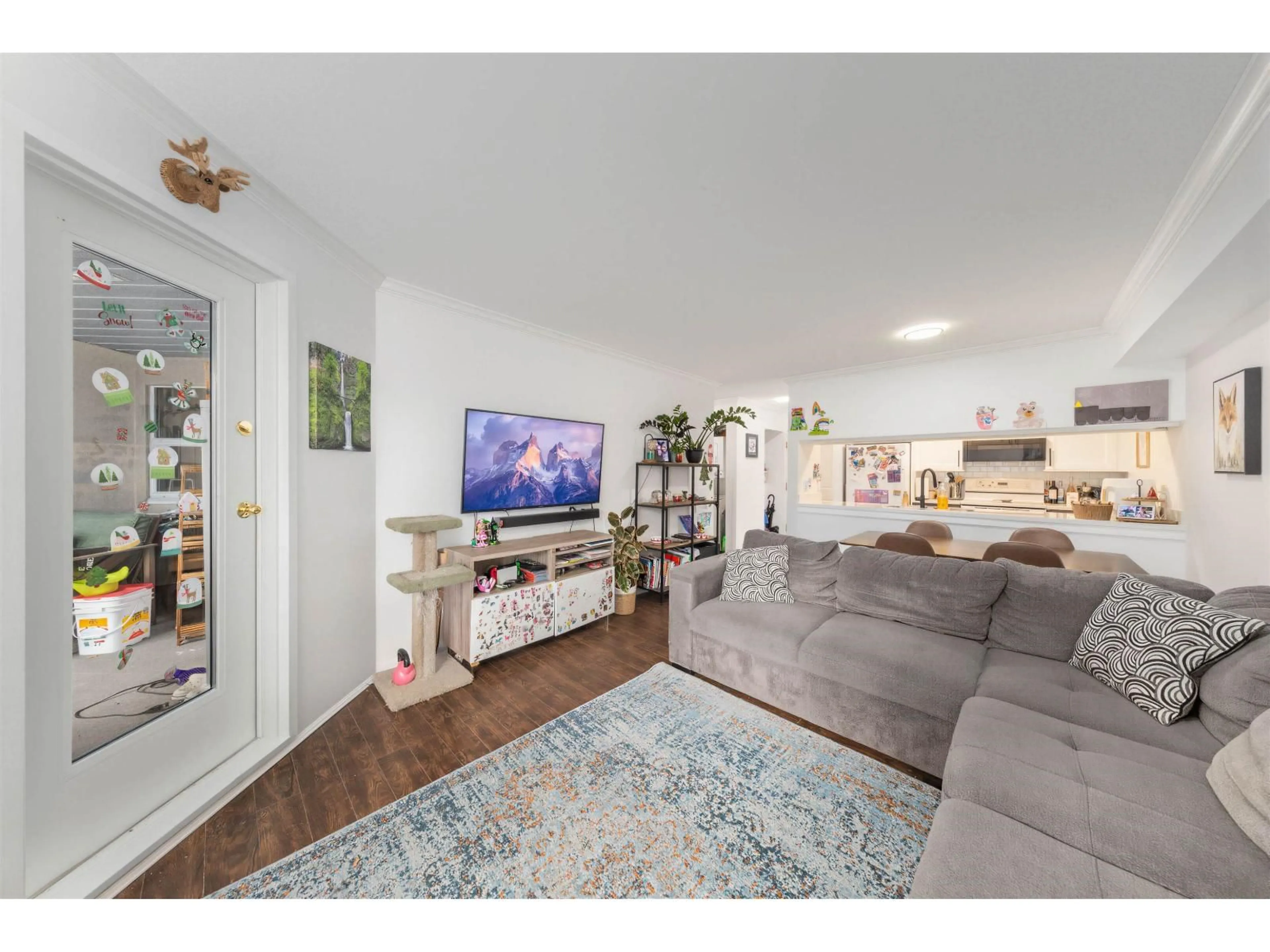 Living room with furniture, unknown for 313 - 10533 UNIVERSITY DRIVE, Surrey British Columbia V3T5T7