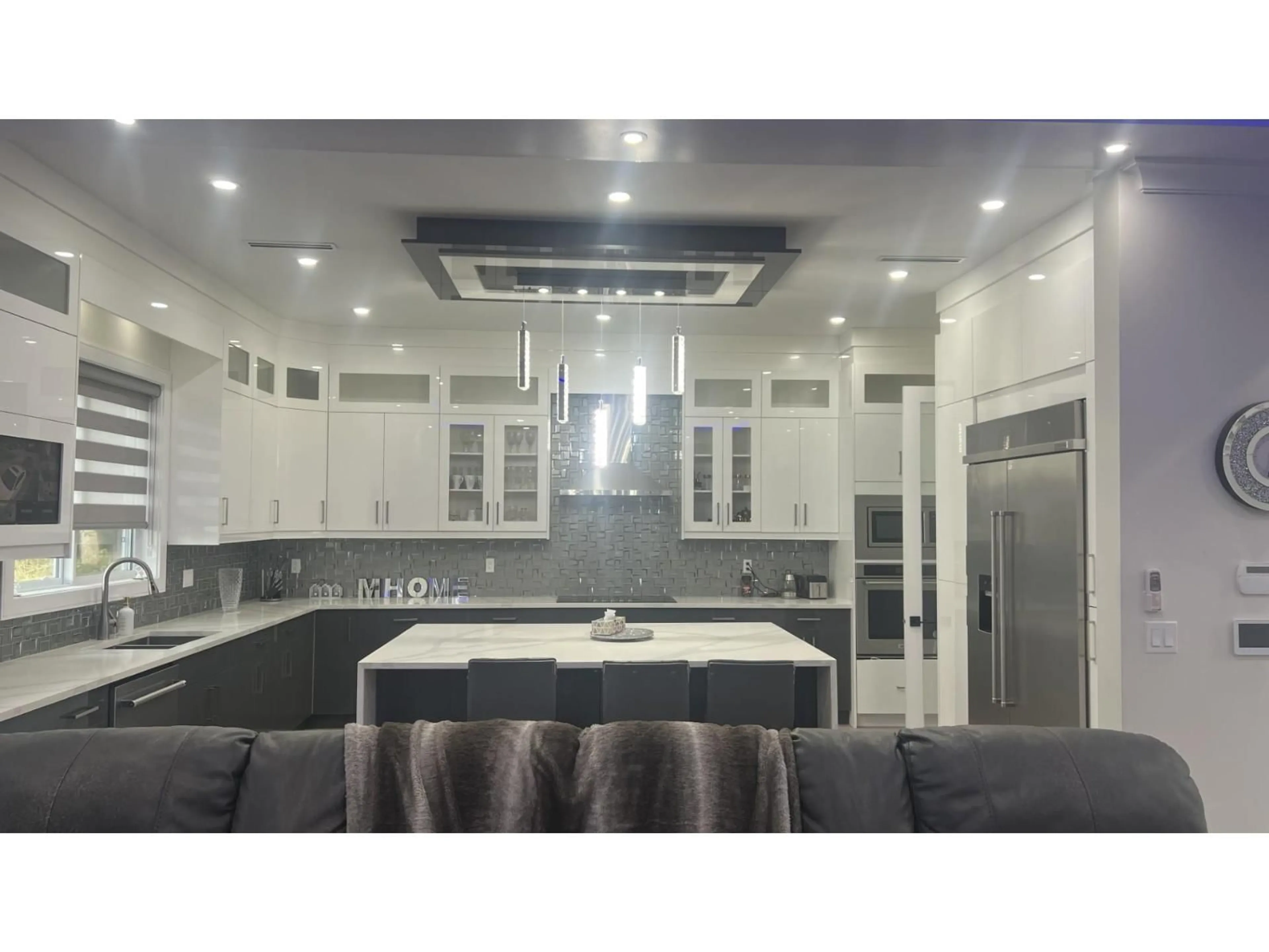 Contemporary kitchen, unknown for 19723 31A AVENUE, Langley British Columbia V2Z0B2