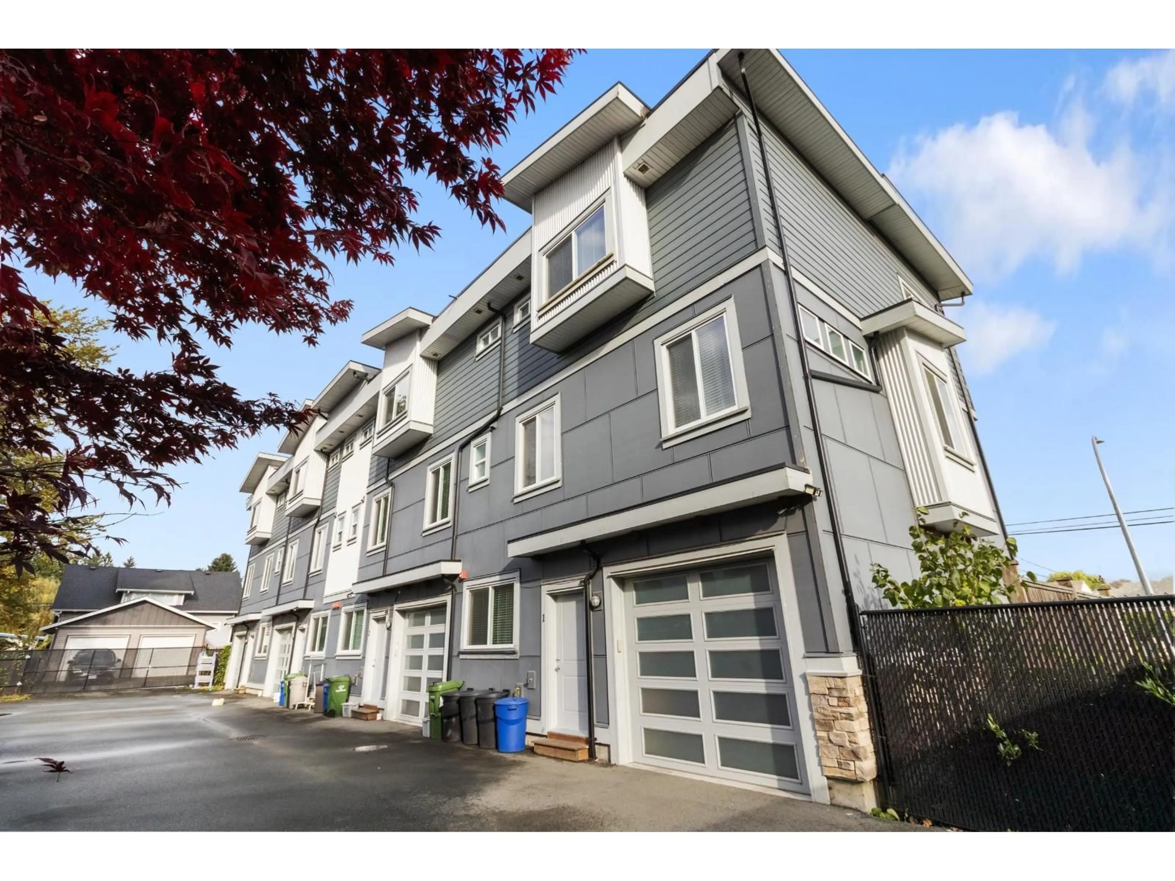 Home with vinyl exterior material, street for 1 - 46387 MARGARET AVENUE, Chilliwack British Columbia V2P2G8