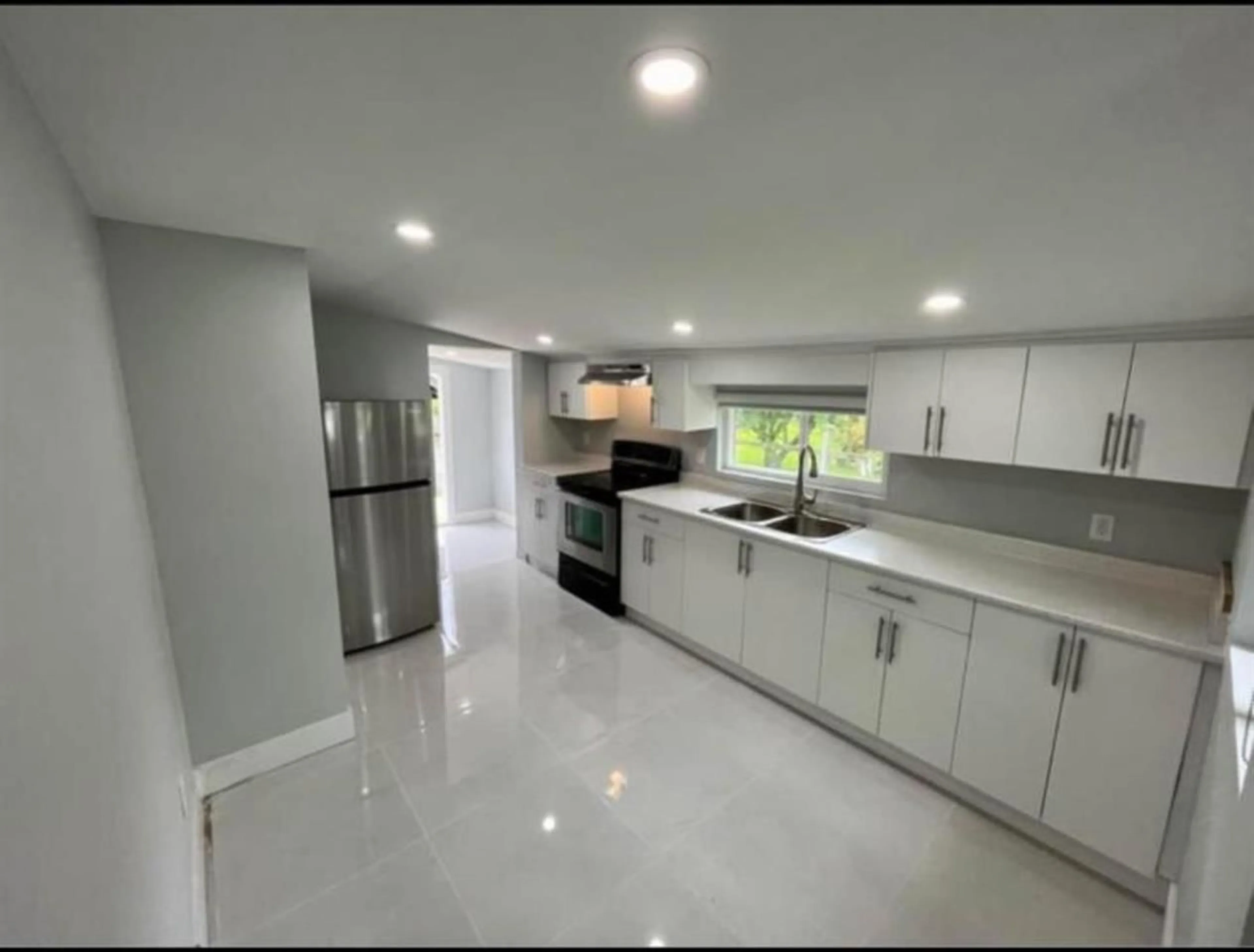 Open concept kitchen, ceramic/tile floor for 9518 ROBSON STREET, Chilliwack British Columbia V2P4E5