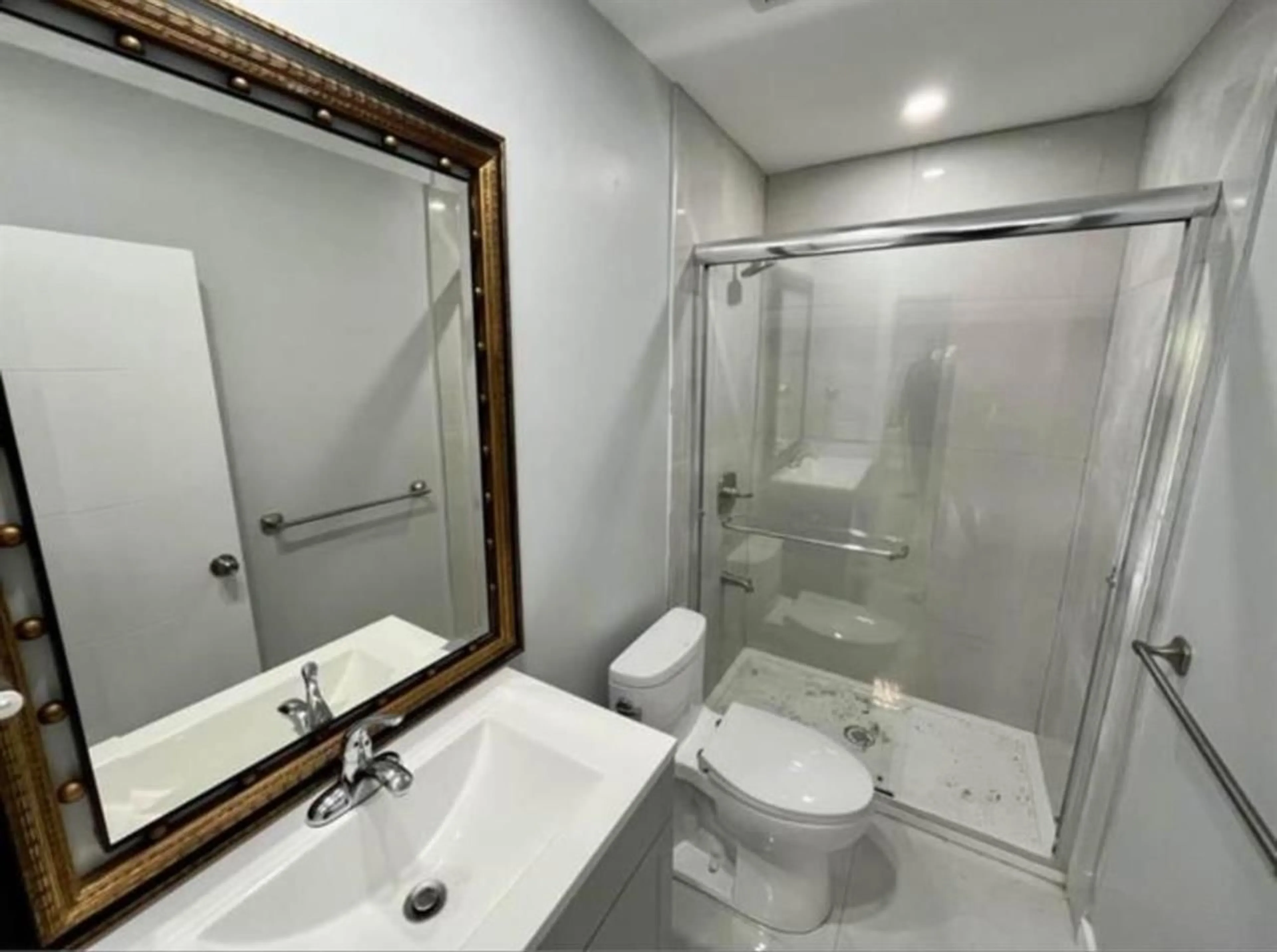 Standard bathroom, unknown for 9518 ROBSON STREET, Chilliwack British Columbia V2P4E5