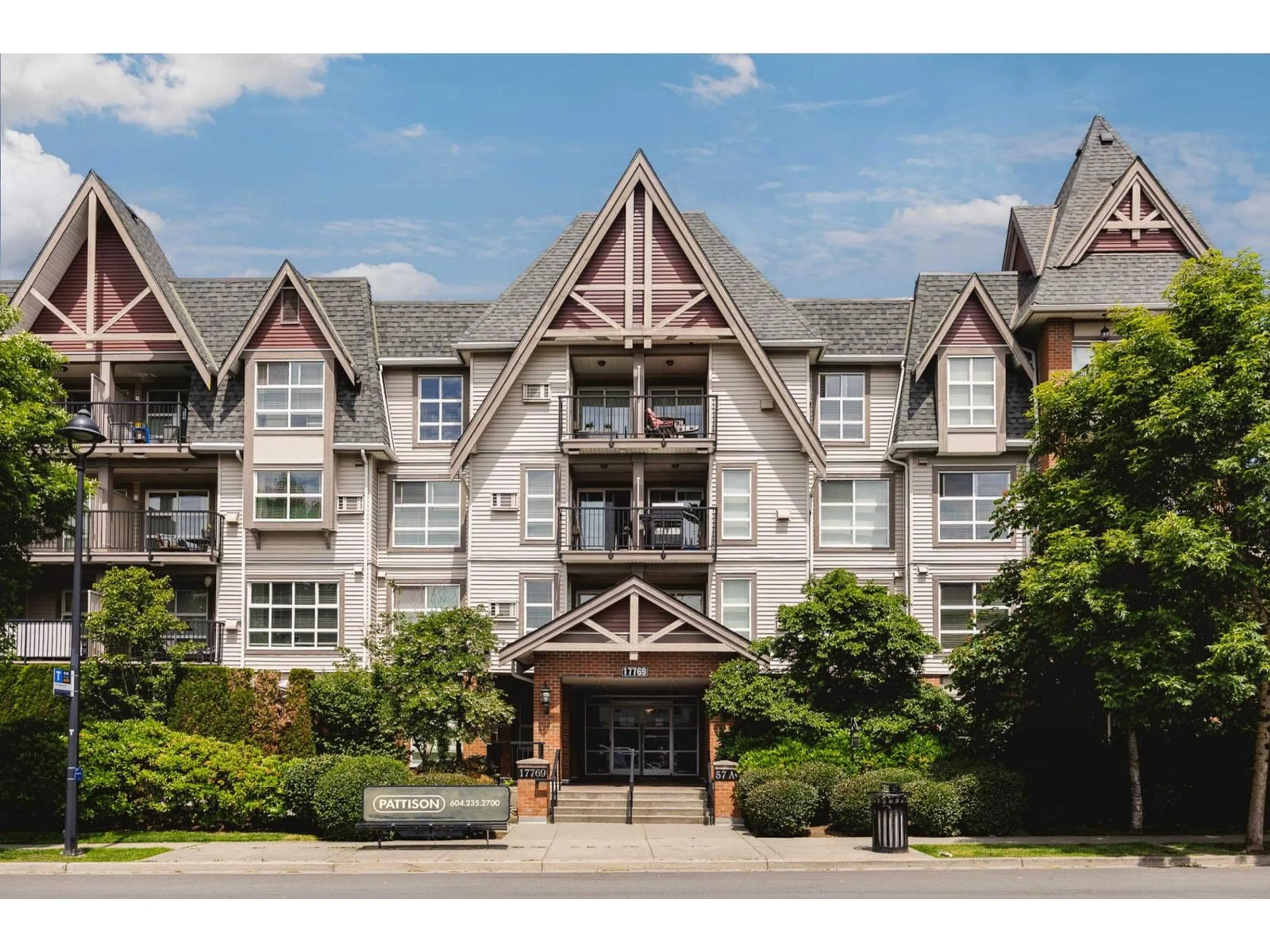 Indoor foyer for 206 - 17769 57 AVENUE, Surrey British Columbia V3S1H1