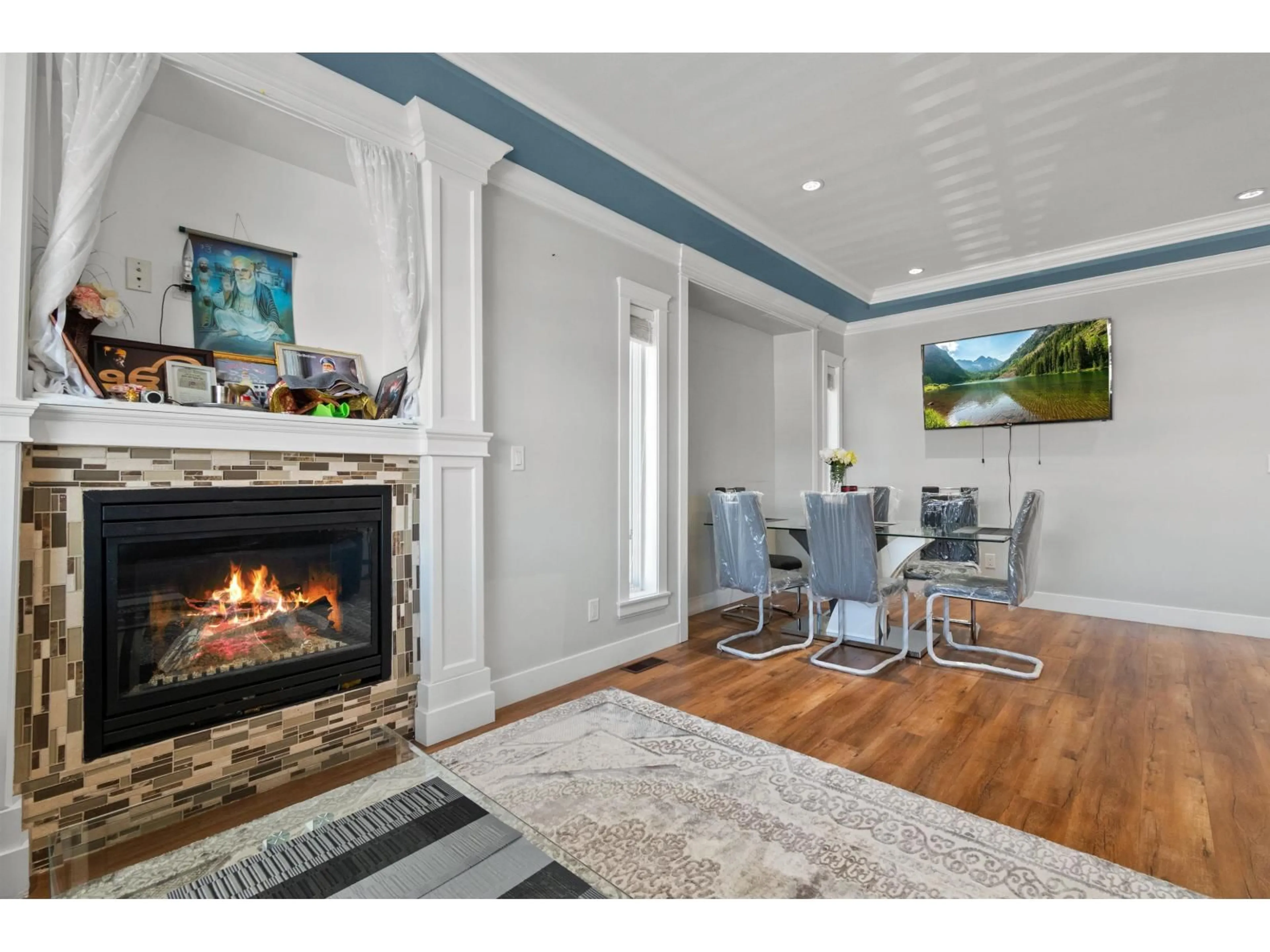 Living room with furniture, unknown for 33008 EGGLESTONE AVENUE, Mission British Columbia V2V7R7