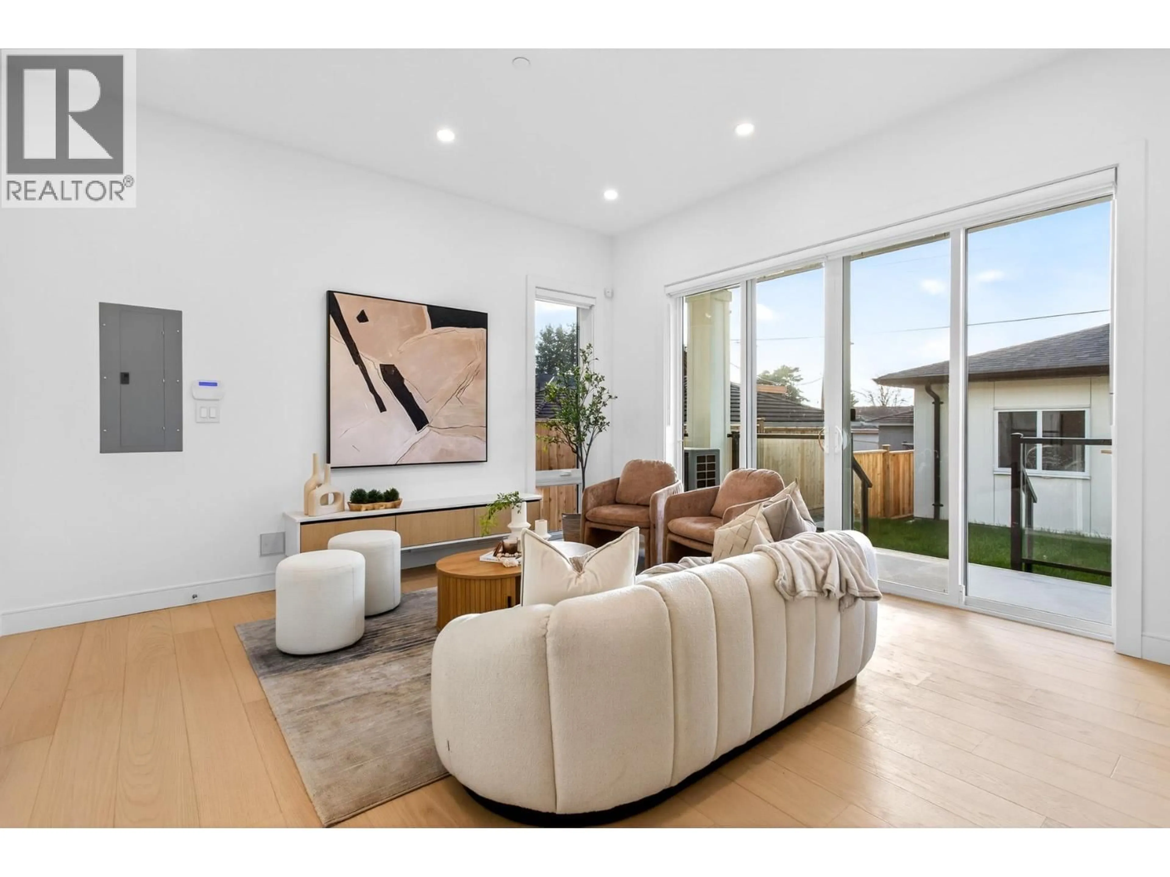 Living room with furniture, unknown for 2 - 6933 PRINCE EDWARD STREET, Vancouver British Columbia V5X3P2