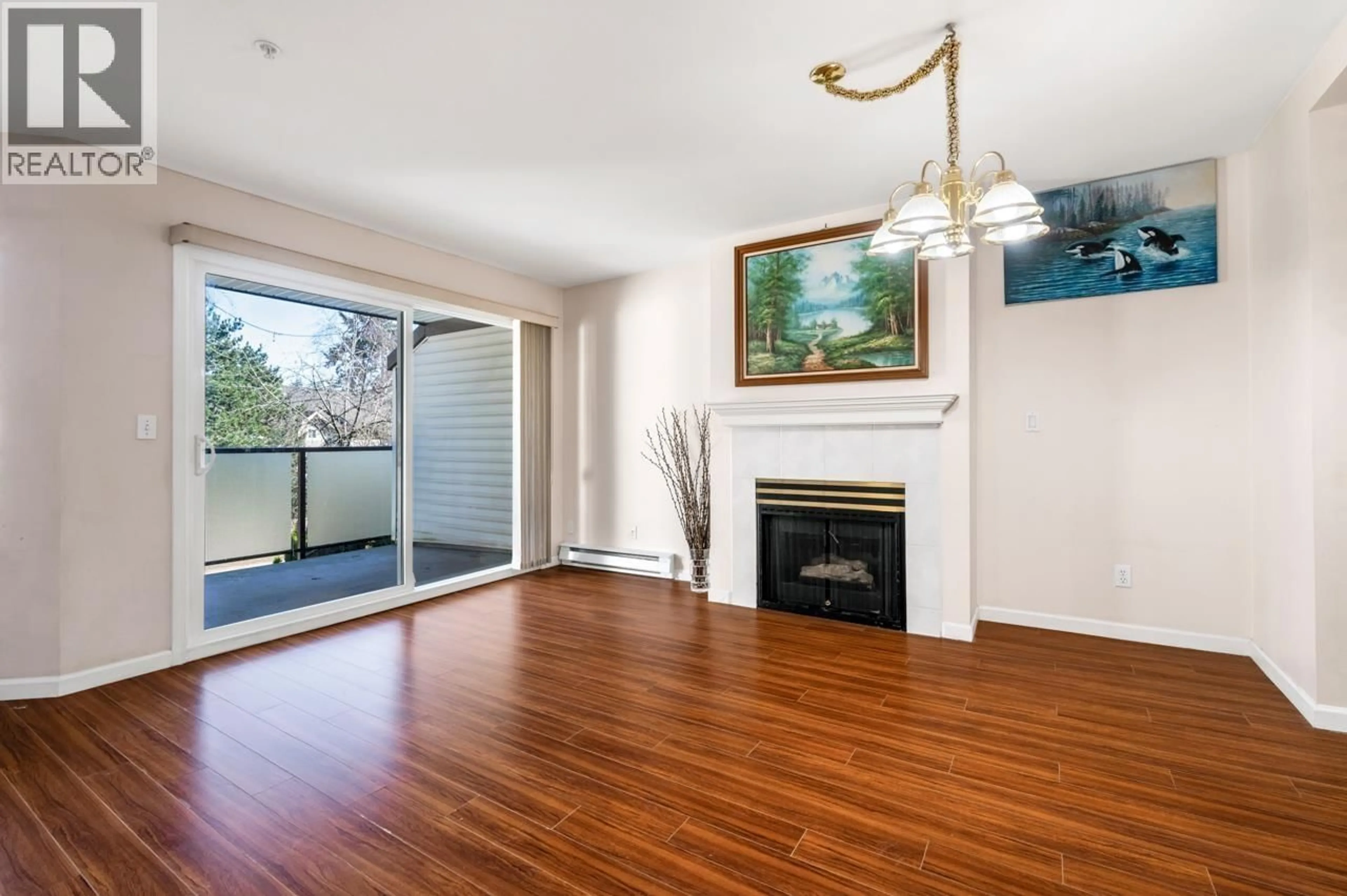 Living room with furniture, wood/laminate floor for 402 - 7139 18TH AVENUE, Burnaby British Columbia V3N4Z3