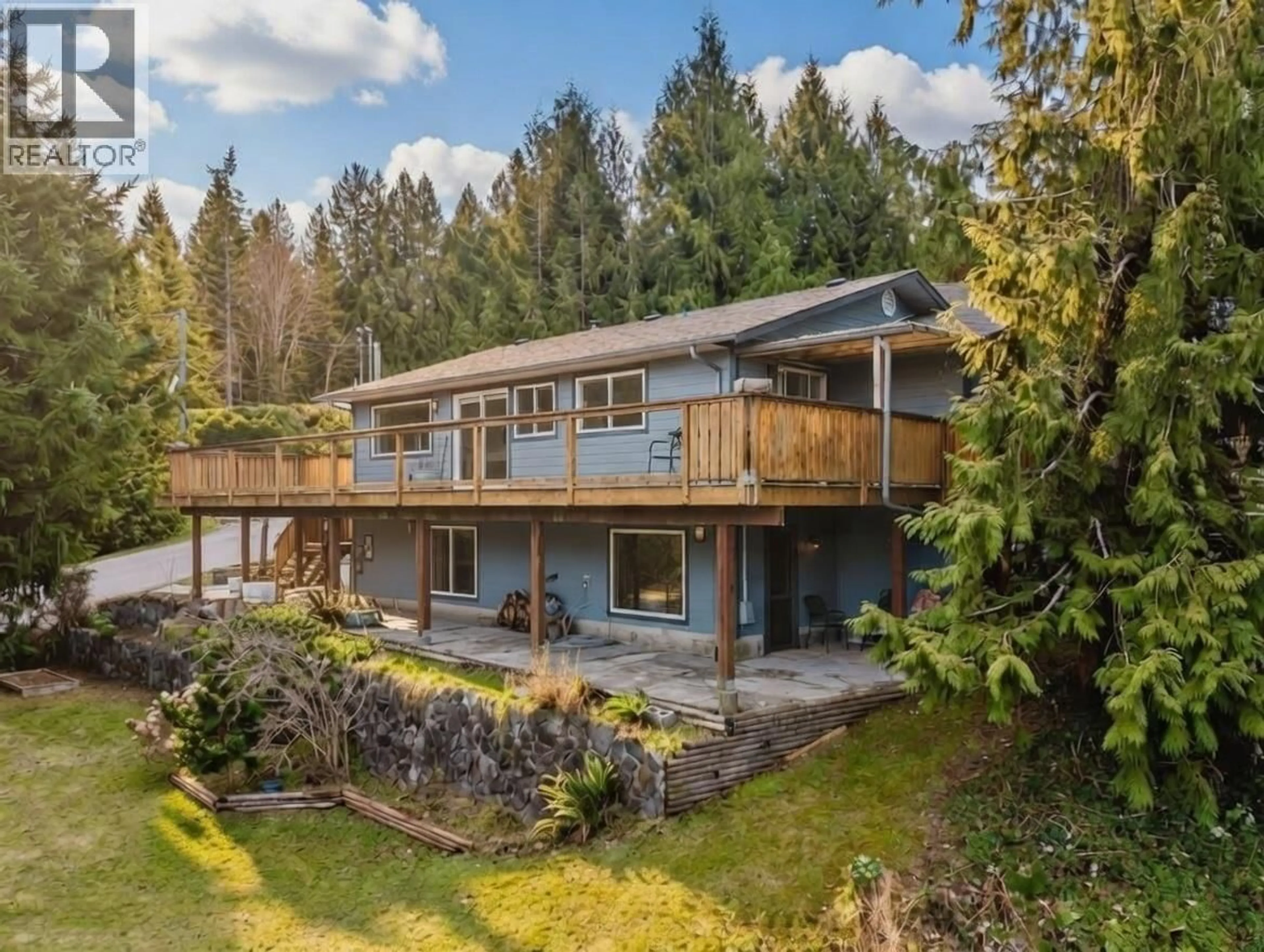 A pic from outside/outdoor area/front of a property/back of a property/a pic from drone, unknown for 5808 SKOOKUMCHUK ROAD, Sechelt British Columbia V7Z0P3