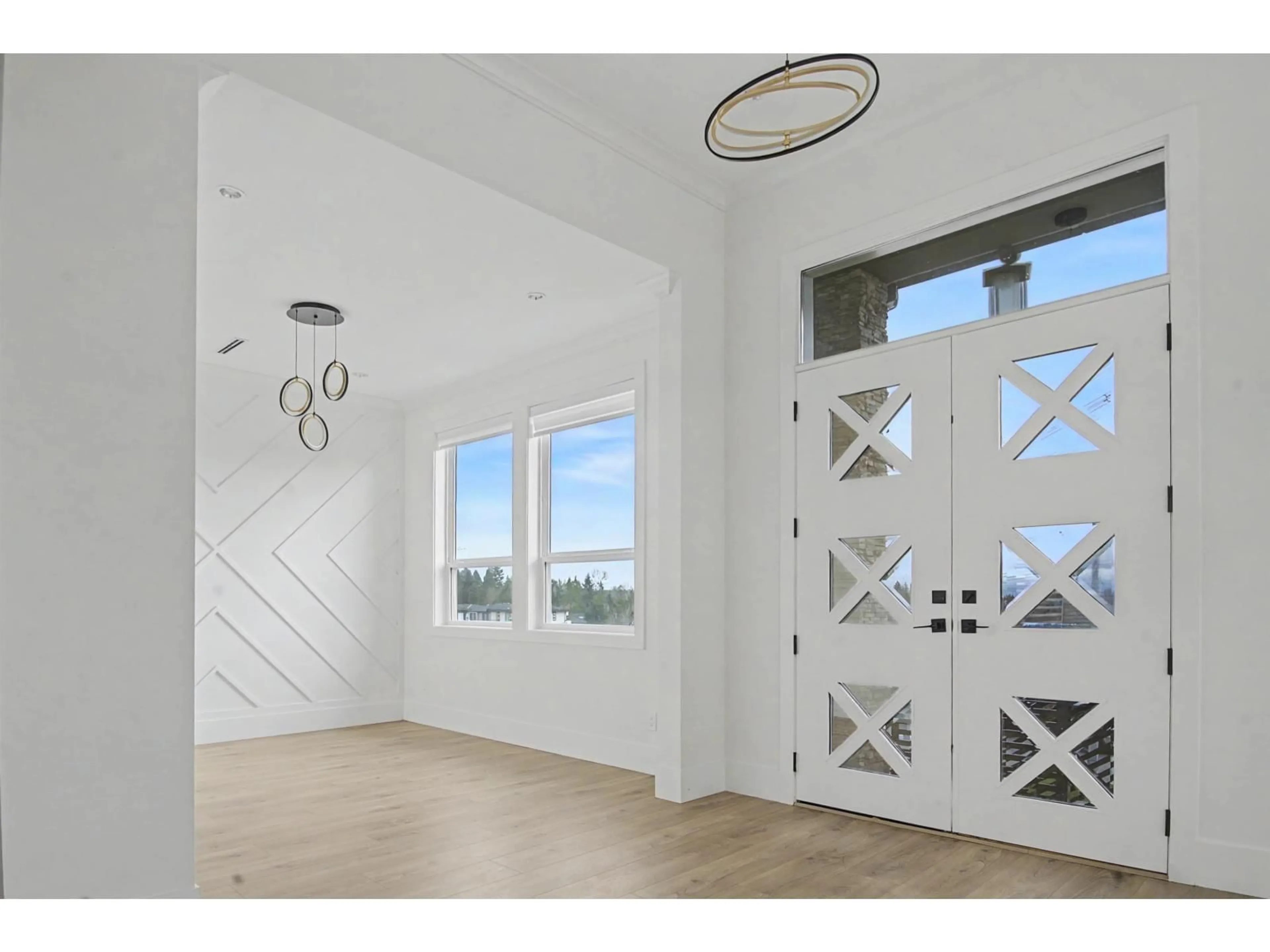 Indoor entryway for 16685 15A AVENUE, Surrey British Columbia V3S9X7