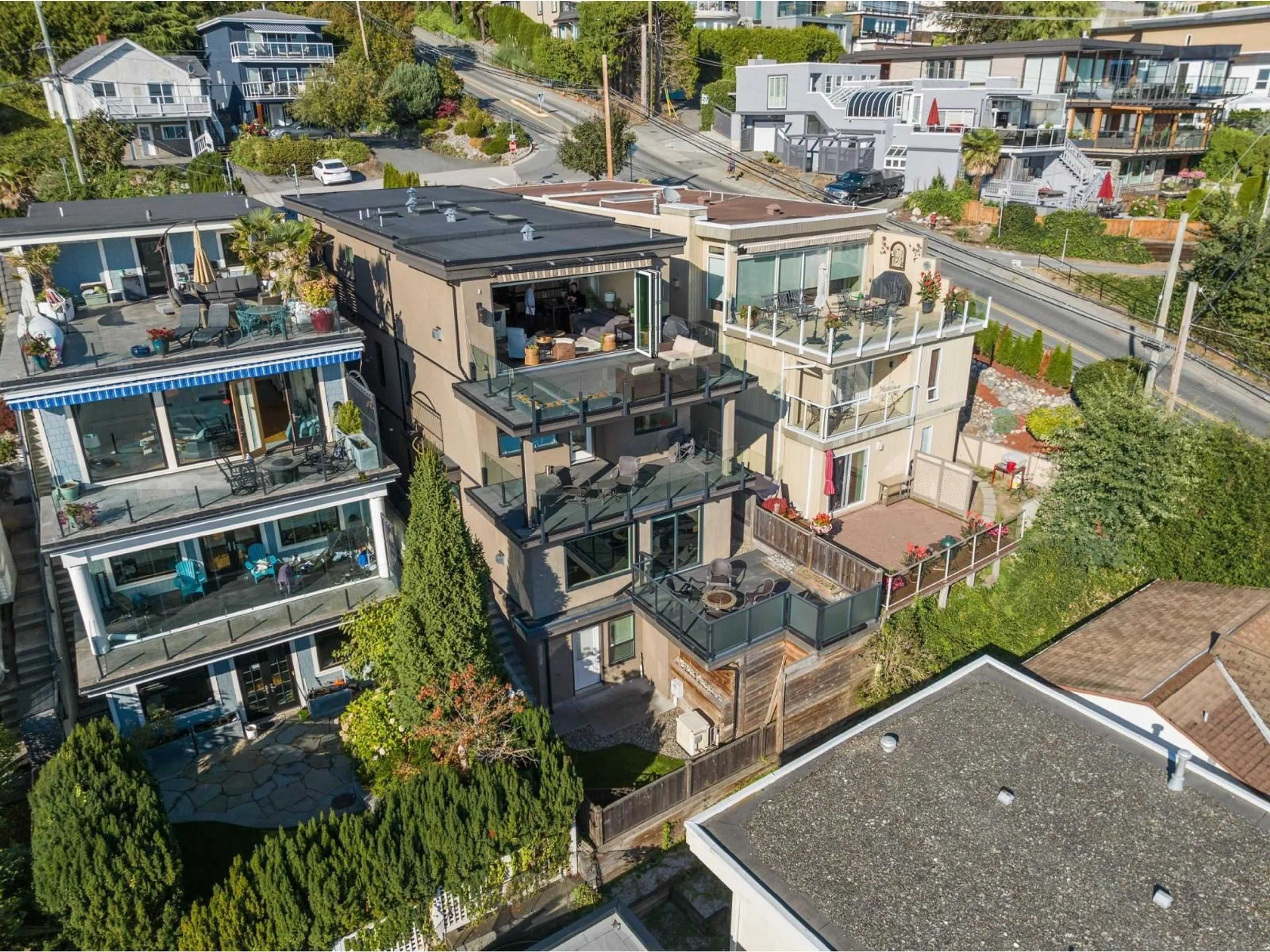 A pic from outside/outdoor area/front of a property/back of a property/a pic from drone, city buildings view from balcony for 14786 MCDONALD AVENUE, White Rock British Columbia V4B2C8