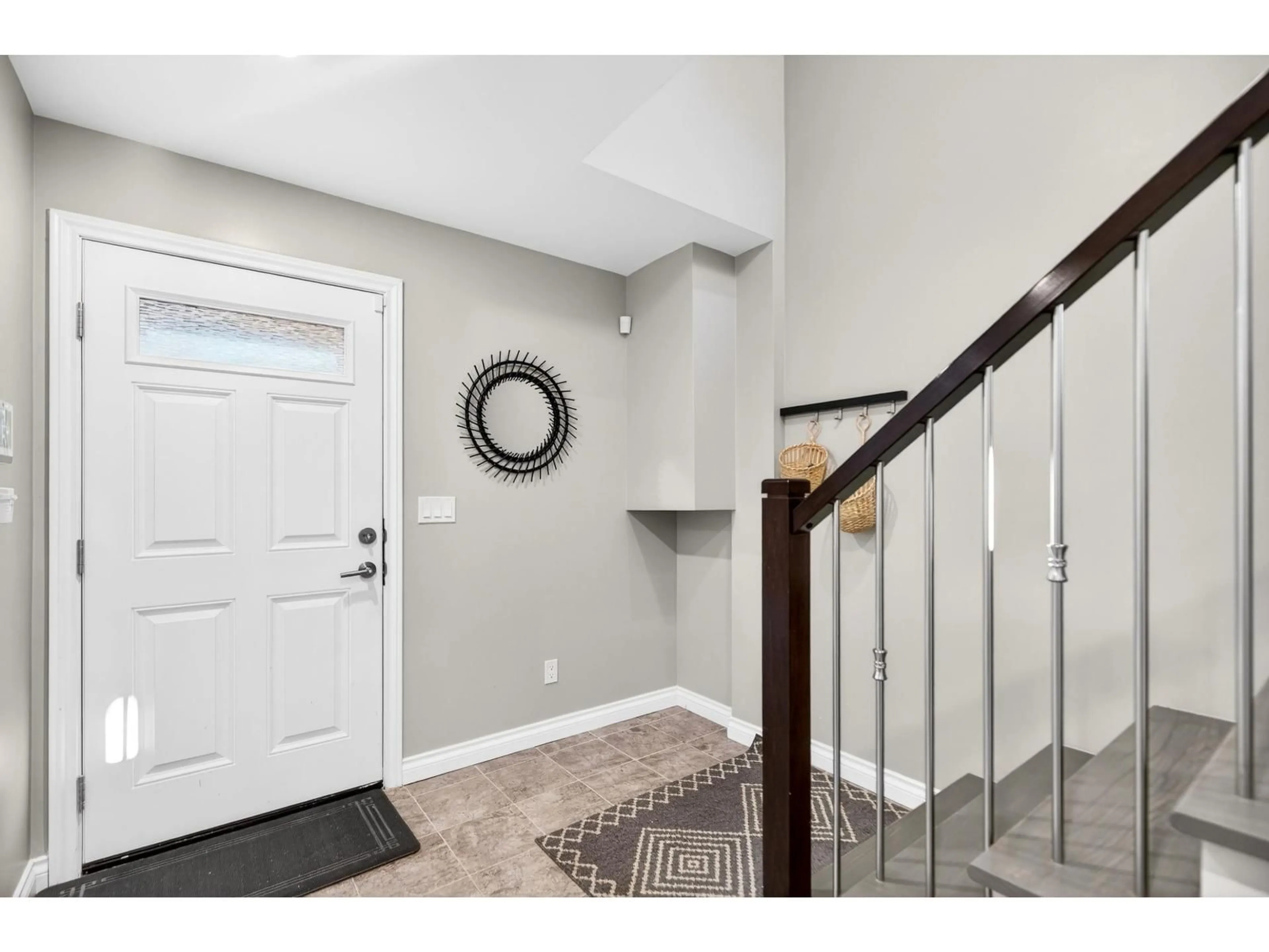 Indoor entryway for 9044 144 STREET, Surrey British Columbia V3V5Z8