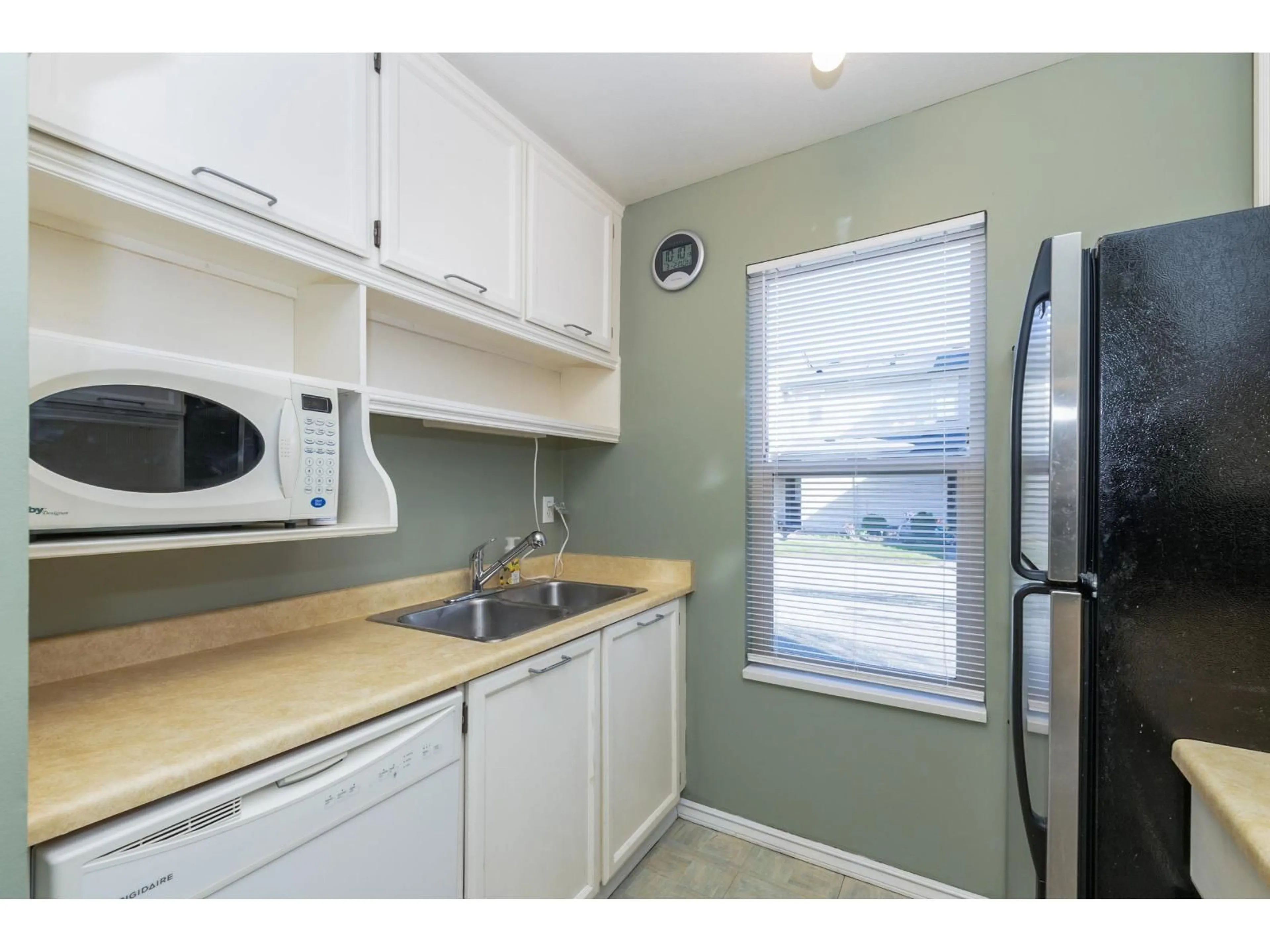Standard kitchen, unknown for 60 - 27456 32 AVENUE, Langley British Columbia V4W3P1