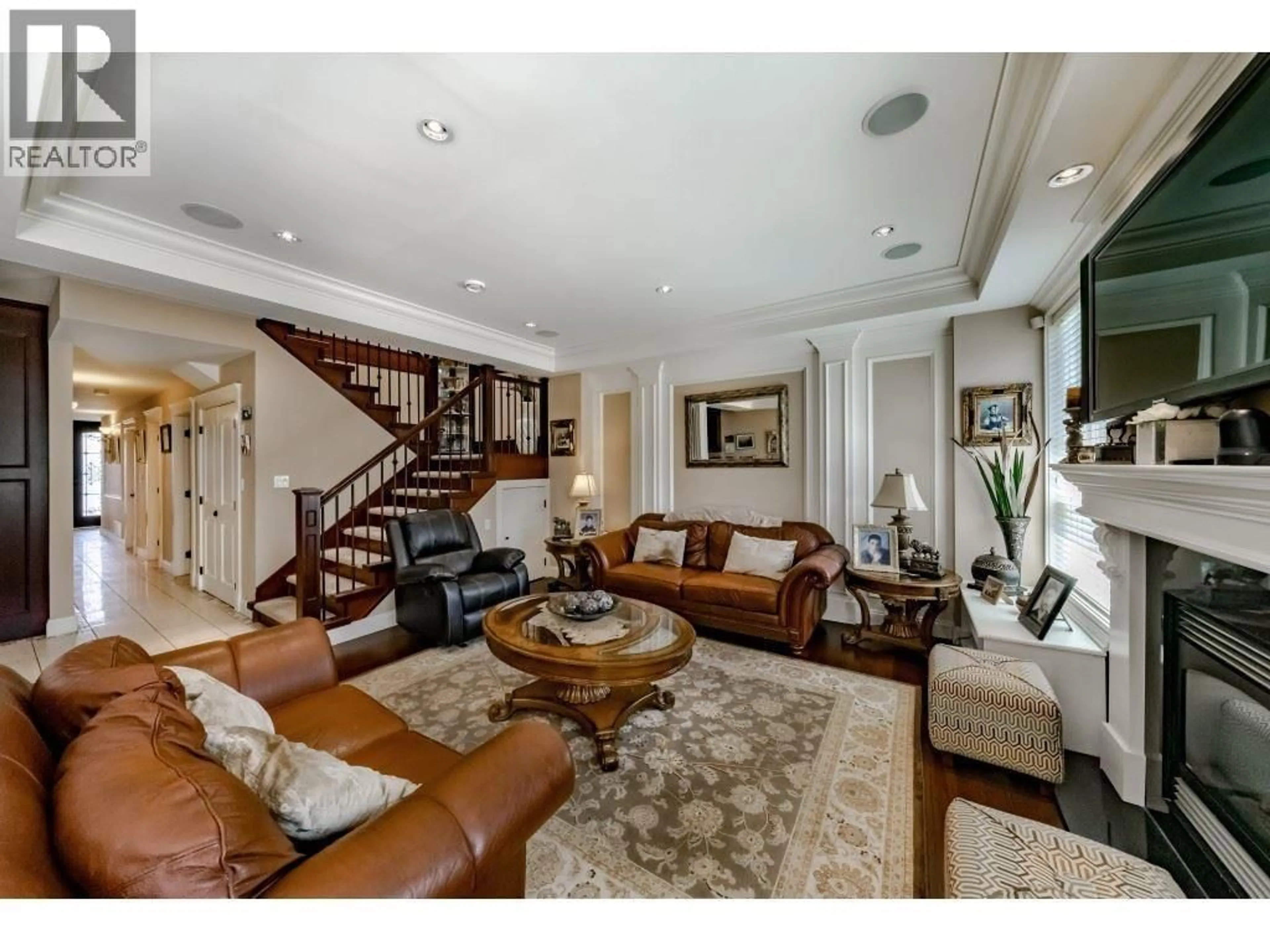 Living room with furniture, unknown for 5955 FORGLEN DRIVE, Burnaby British Columbia V5H3L4