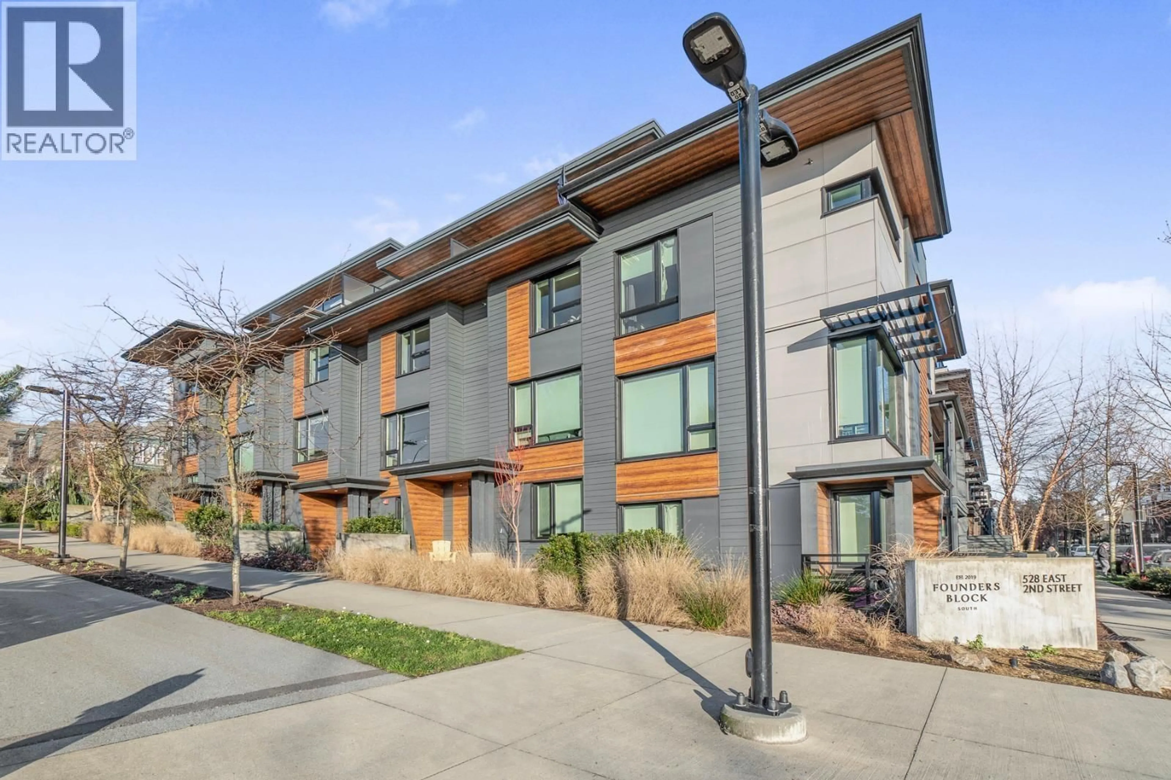 Home with brick exterior material, street for 11 - 528 2ND STREET, North Vancouver British Columbia V7L0G8