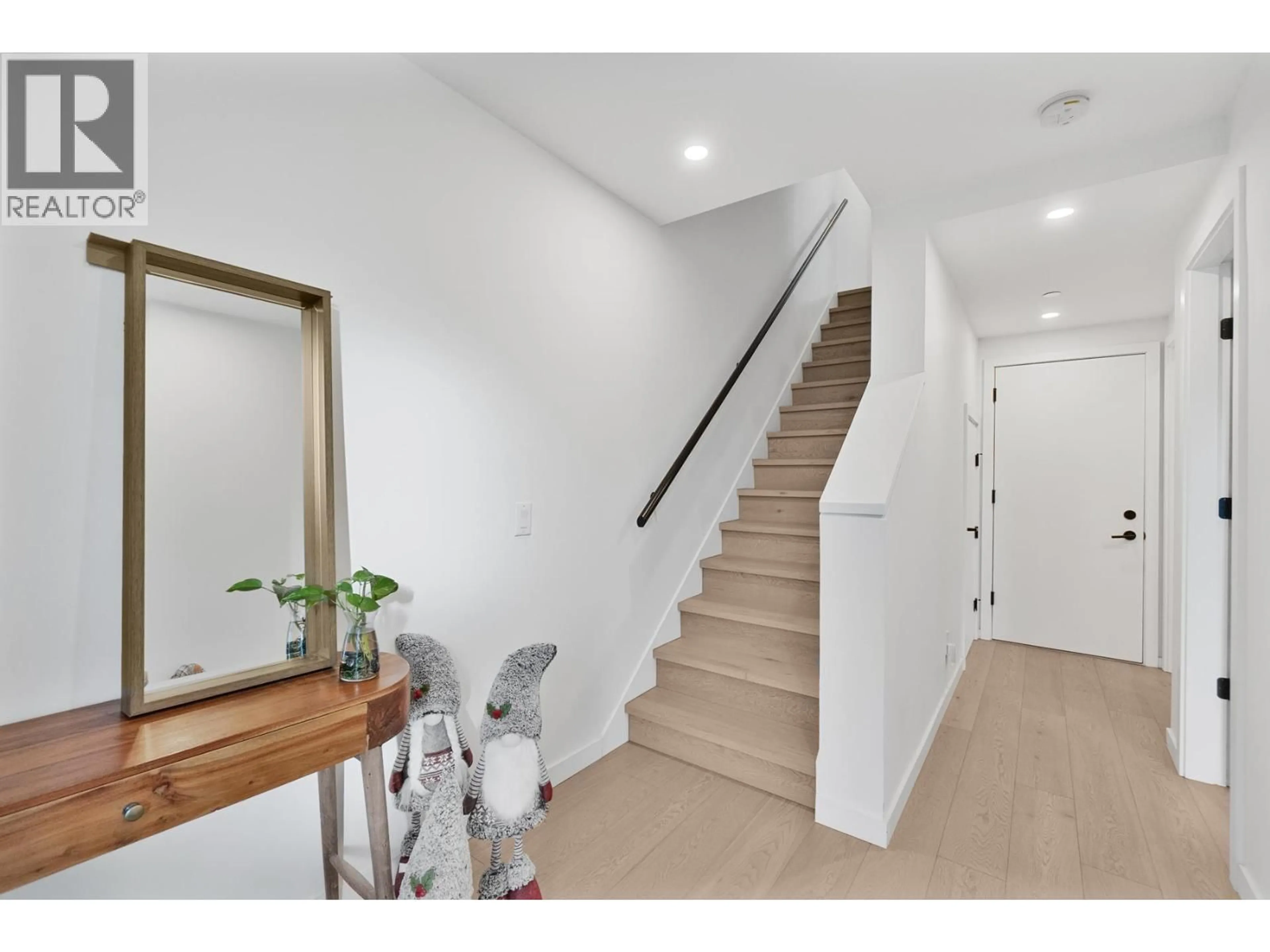 Unknown for 11 - 528 2ND STREET, North Vancouver British Columbia V7L0G8