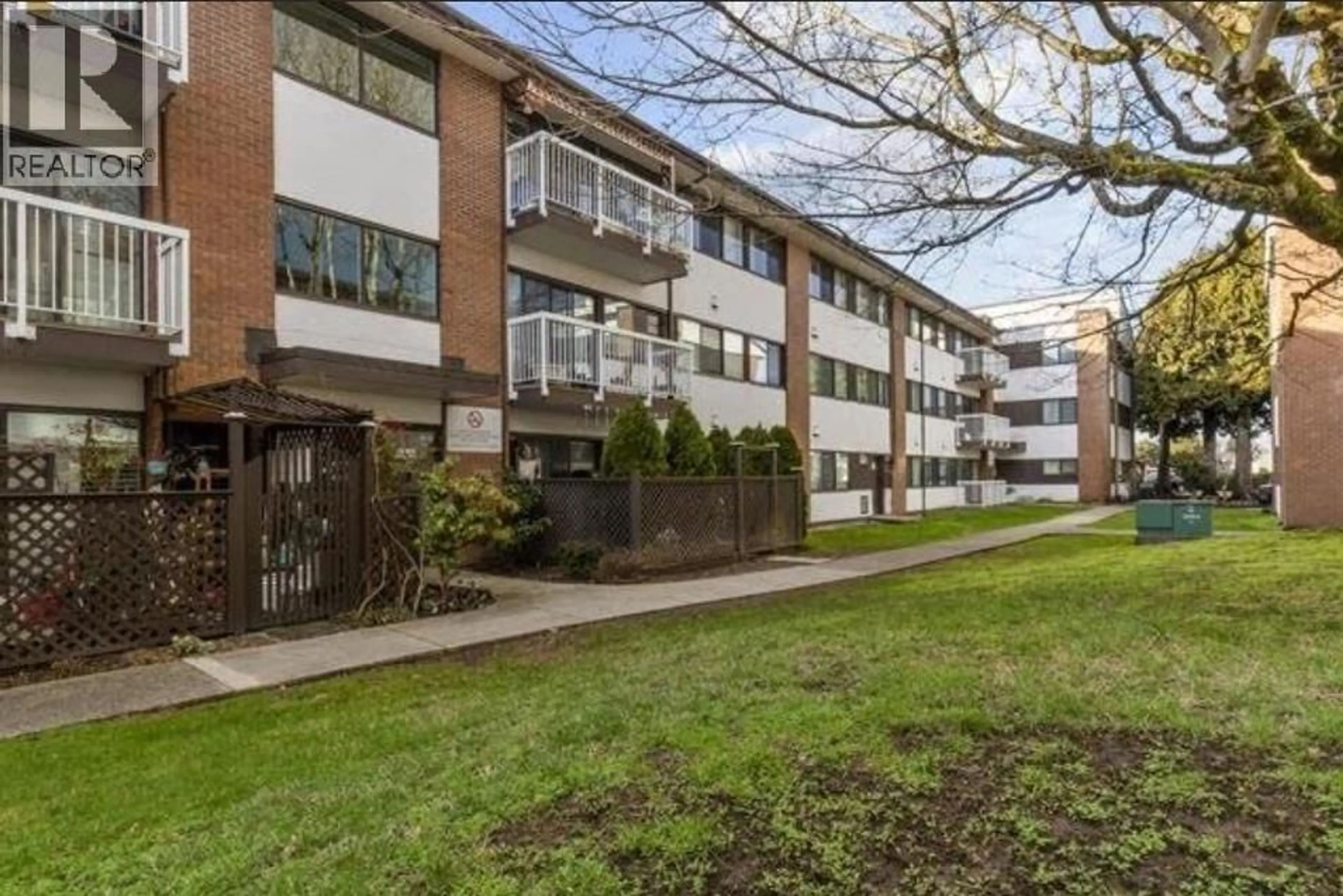 Patio, building for 302 - 8020 RYAN ROAD, Richmond British Columbia V7A2E5