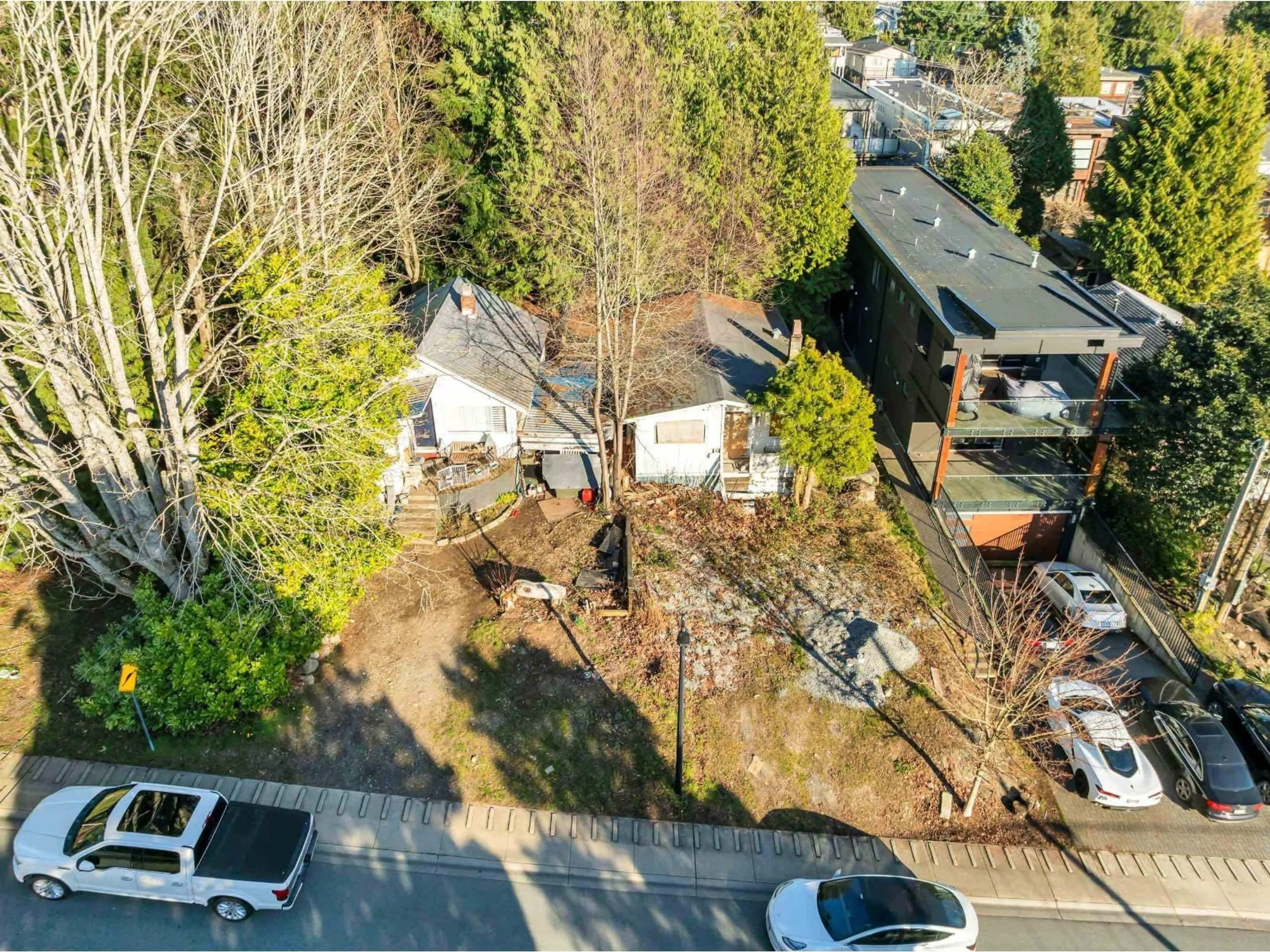 A pic from outside/outdoor area/front of a property/back of a property/a pic from drone, unknown for 966 MAPLE STREET, White Rock British Columbia V4B4M5