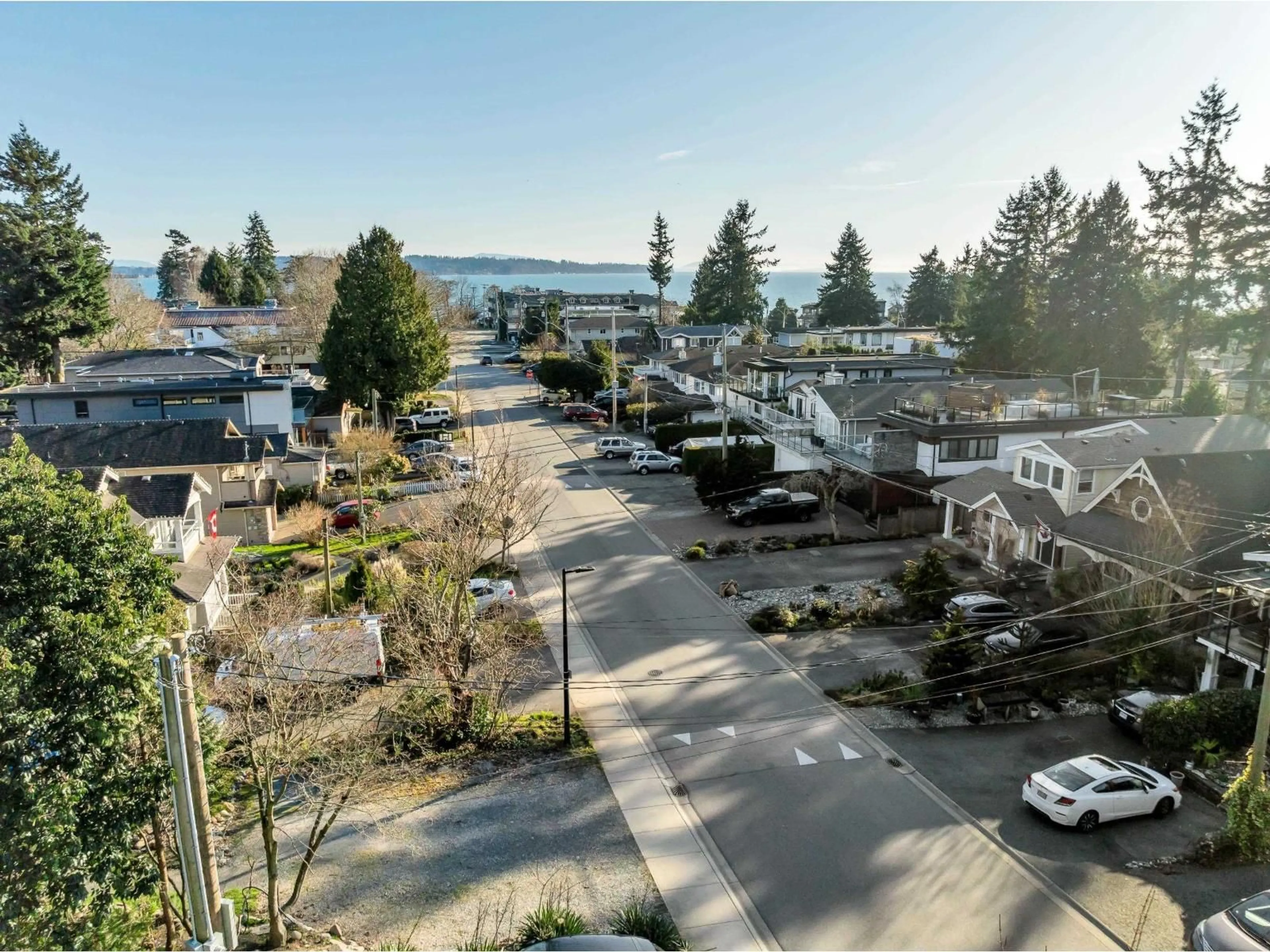 A pic from outside/outdoor area/front of a property/back of a property/a pic from drone, mountain view for 966 MAPLE STREET, White Rock British Columbia V4B4M5