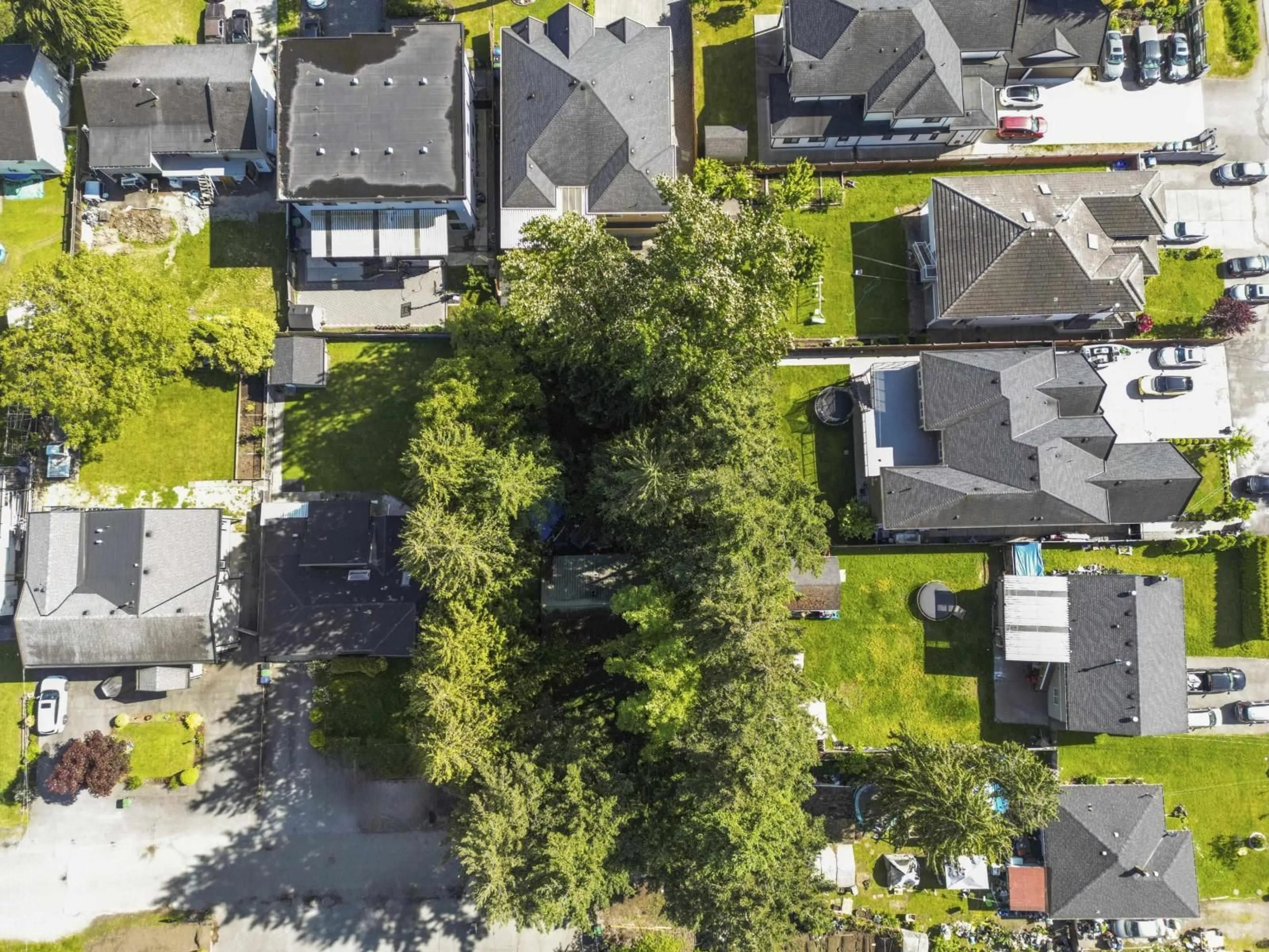 A pic from outside/outdoor area/front of a property/back of a property/a pic from drone, street for 14924 90A AVENUE, Surrey British Columbia V3R1B4