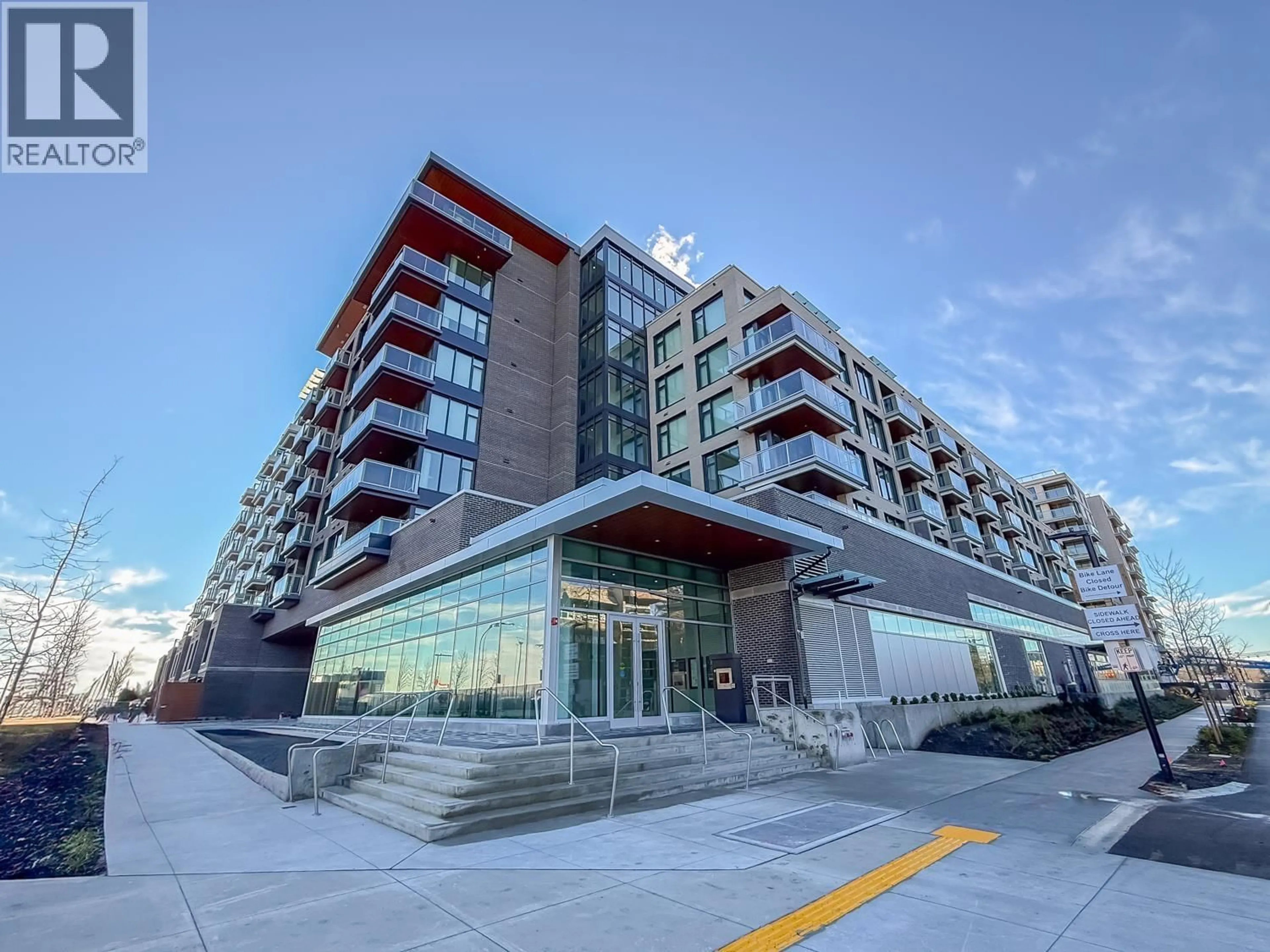 Indoor foyer for 901 - 755 HARBOURSIDE DRIVE, North Vancouver British Columbia V7P0G1