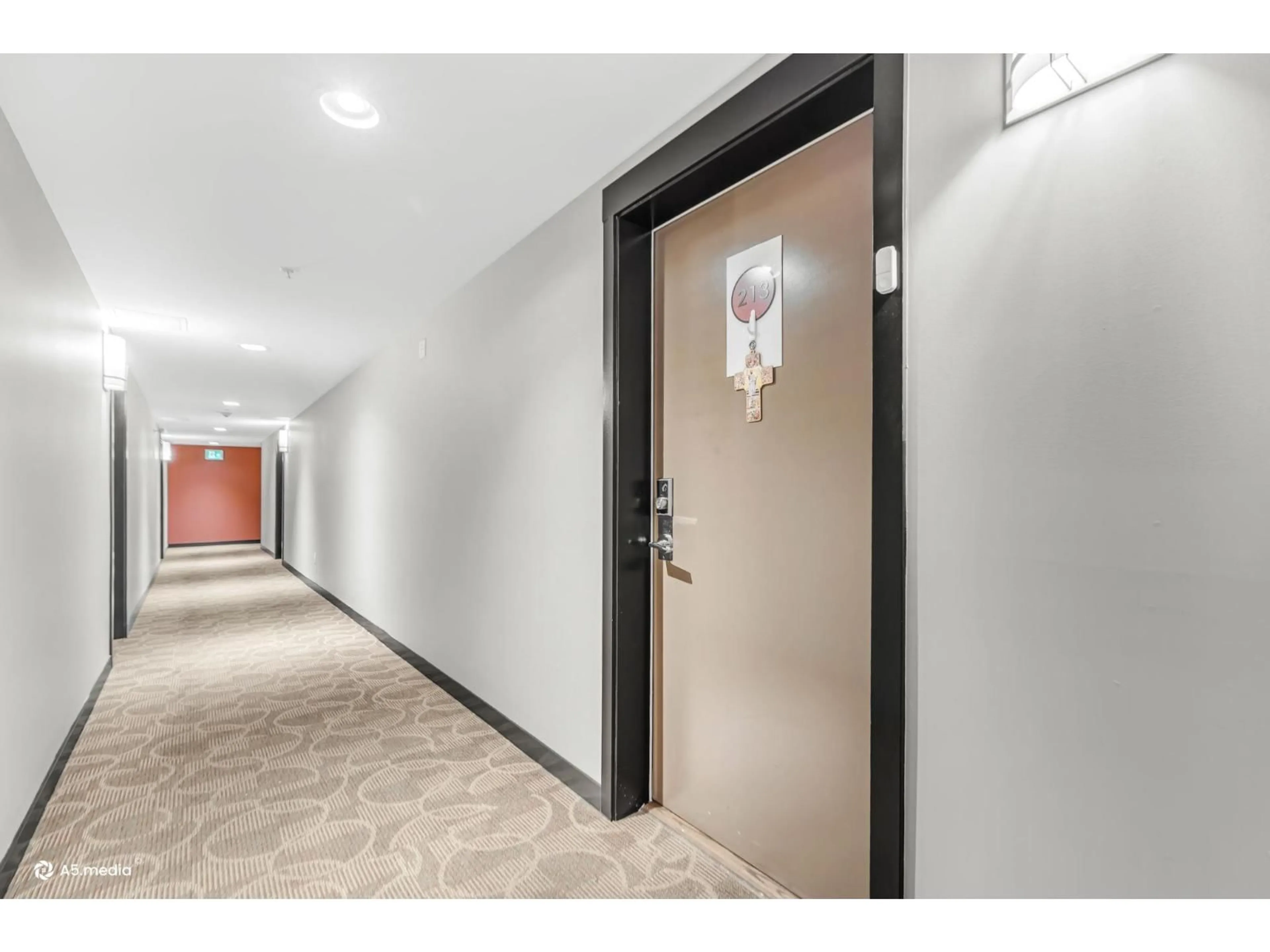 Indoor foyer for 213 - 8733 160 STREET, Surrey British Columbia V4N6P9