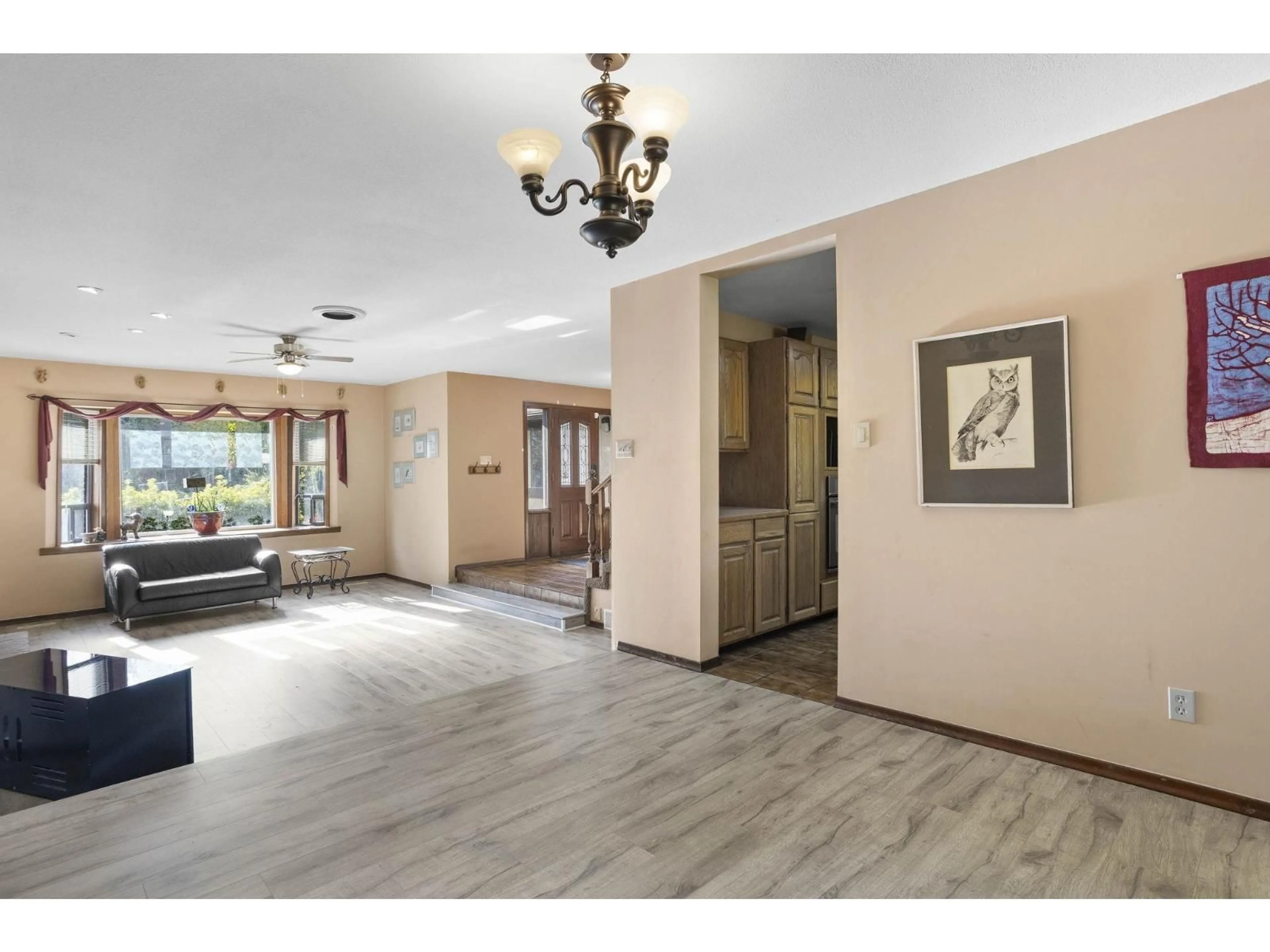 Indoor foyer for 10031 EAGLE CRESCENT, Chilliwack British Columbia V2P7R1